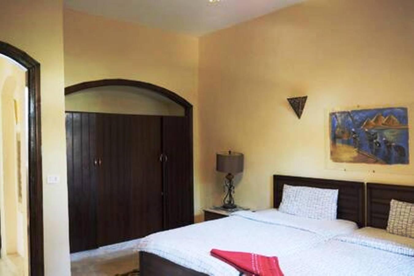 Nile Compound