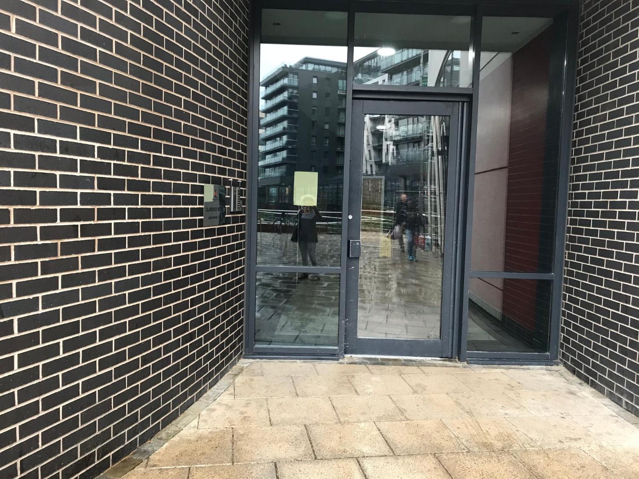 Leeds Dock Apartment - main view
