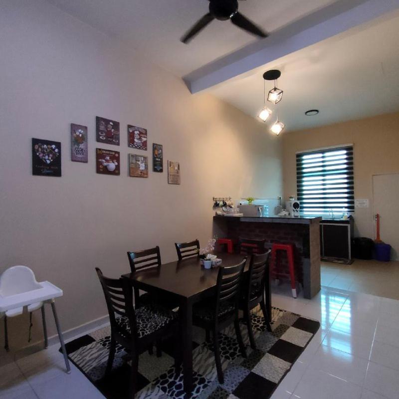 D'Q Putra Homestay Melaka (Unit AMAR) photo 2