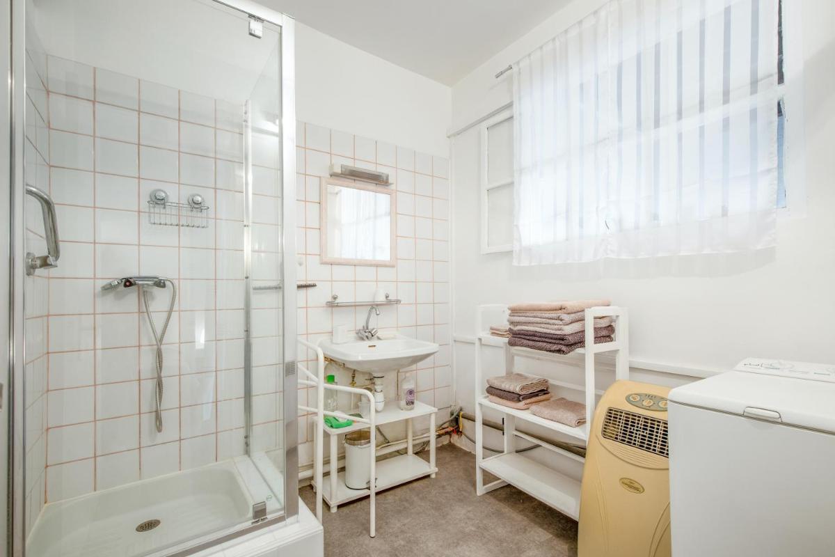 Studio avec balcon et wifi a Villeneuve les Avignon