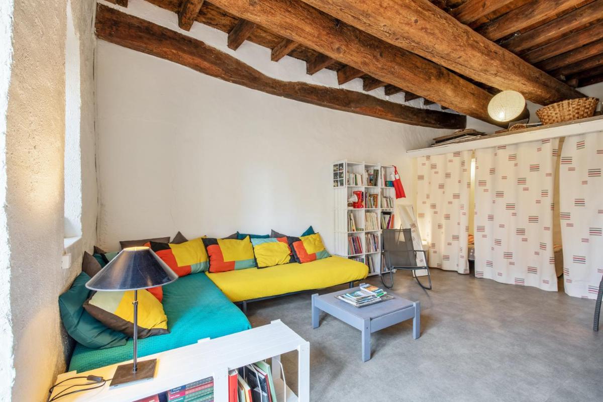 Studio avec balcon et wifi a Villeneuve les Avignon