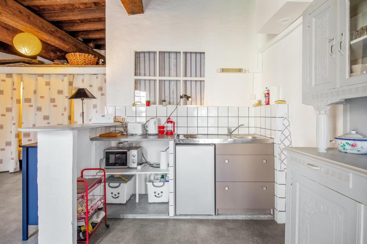 Studio avec balcon et wifi a Villeneuve les Avignon
