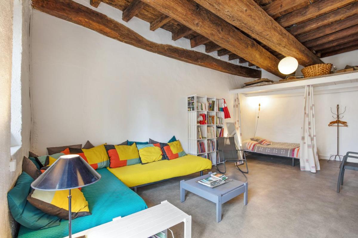 Studio avec balcon et wifi a Villeneuve les Avignon