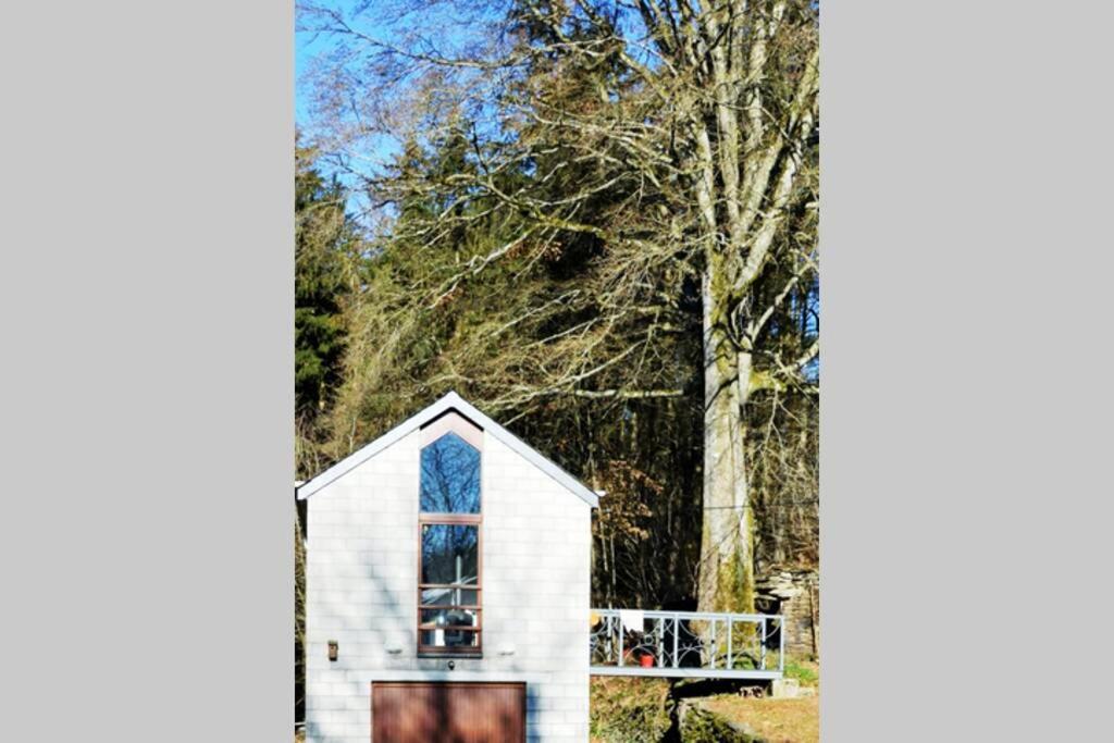 La maison sous les arbres