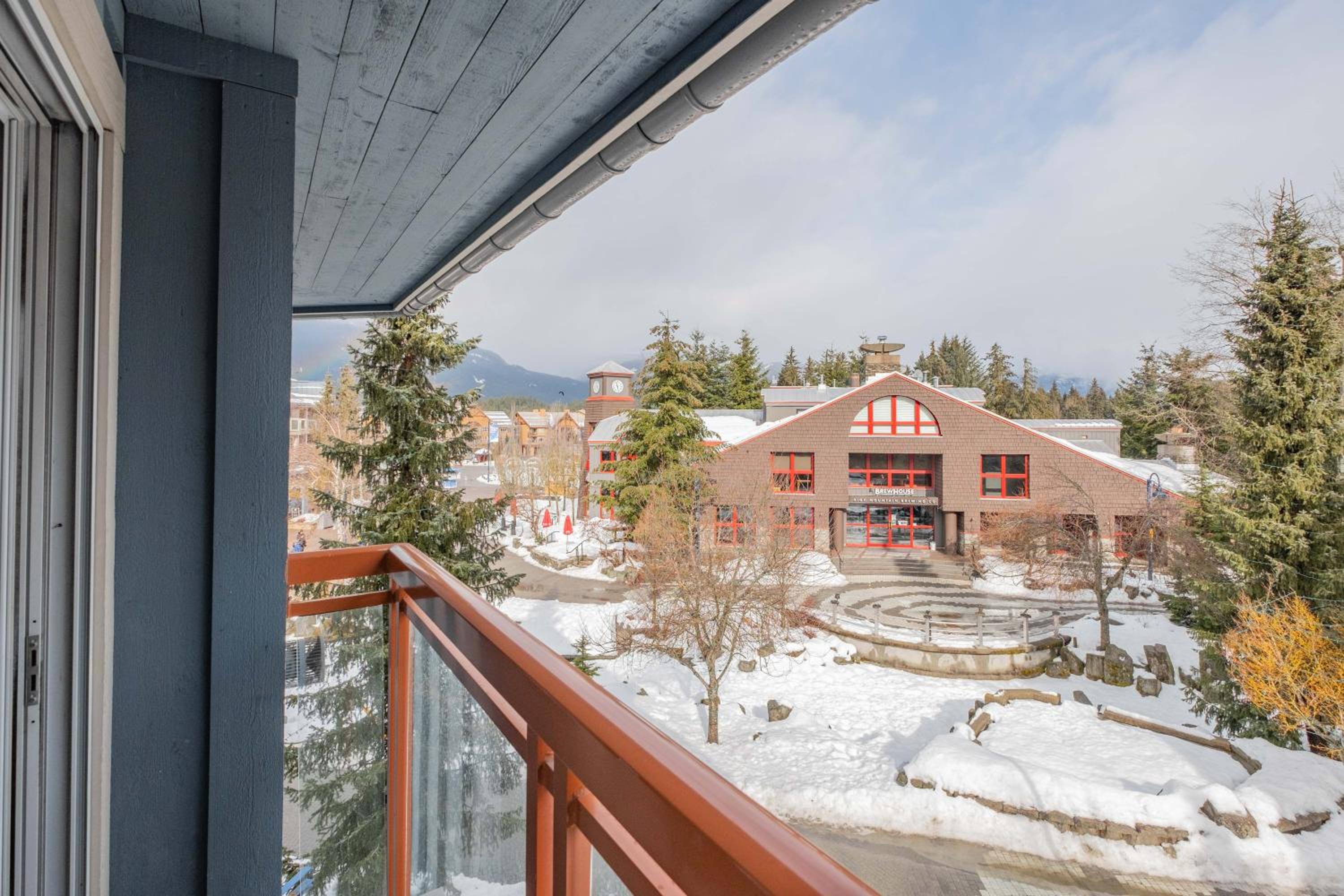 Eagle Lodge 225 by Outpost Whistler