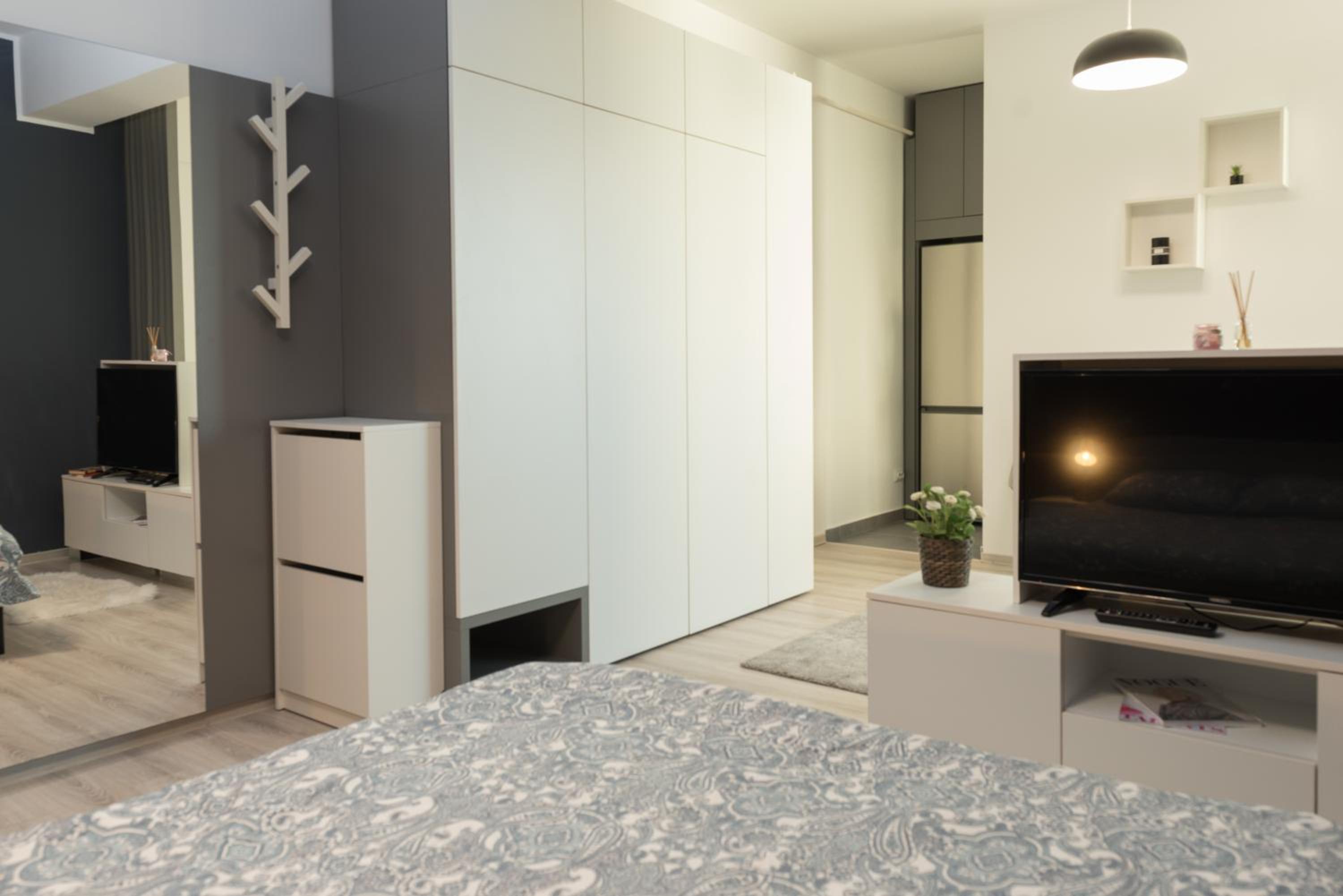 The Chic Minimalist - apartment view 4