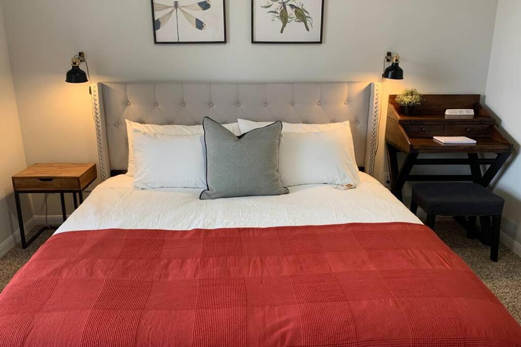 Newly Furnished 1BR Apartment w/ Hermann Park View view 2