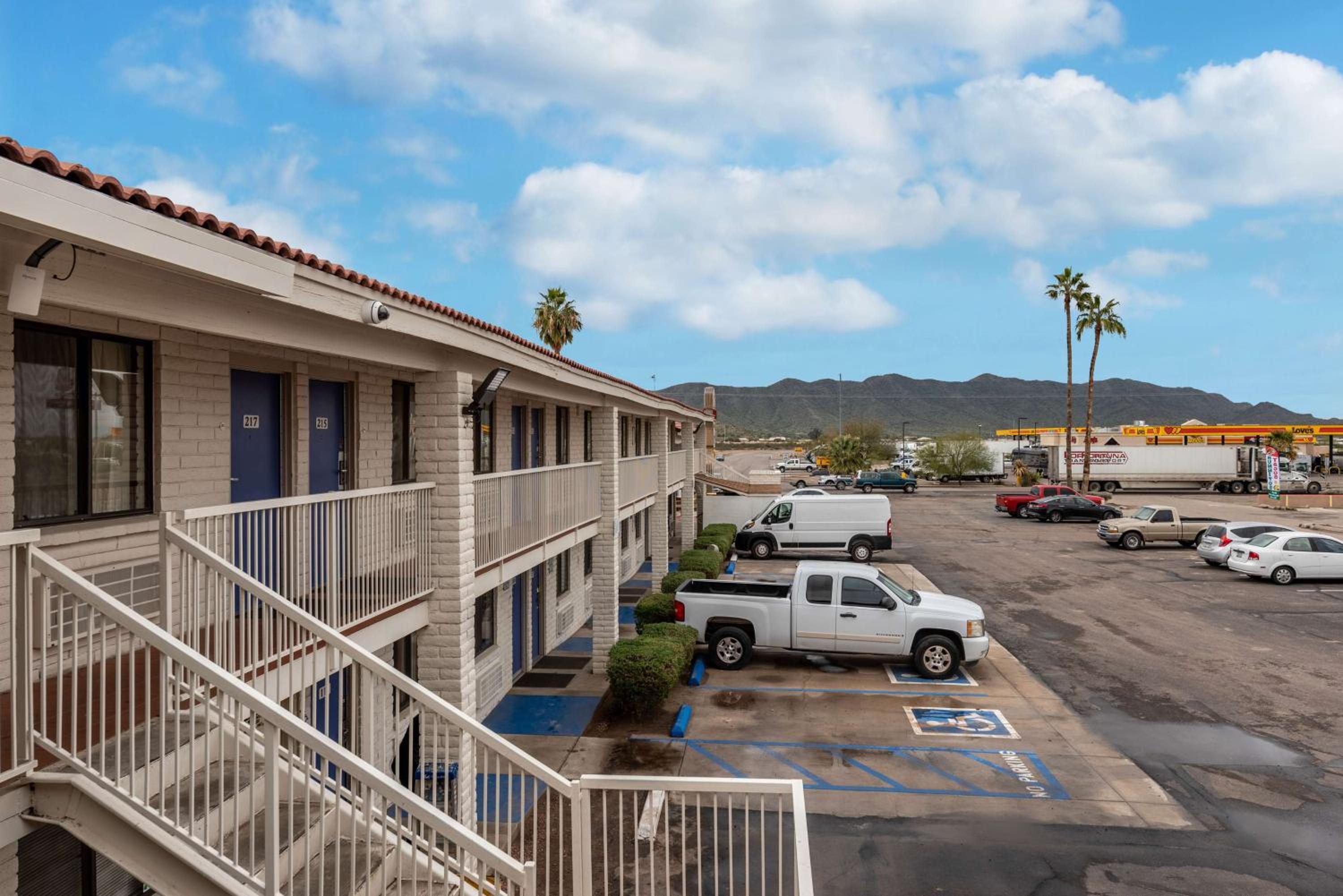 Casa Grande Vacations - Motel 6-Eloy, AZ - Casa Grande - Property Image 2
