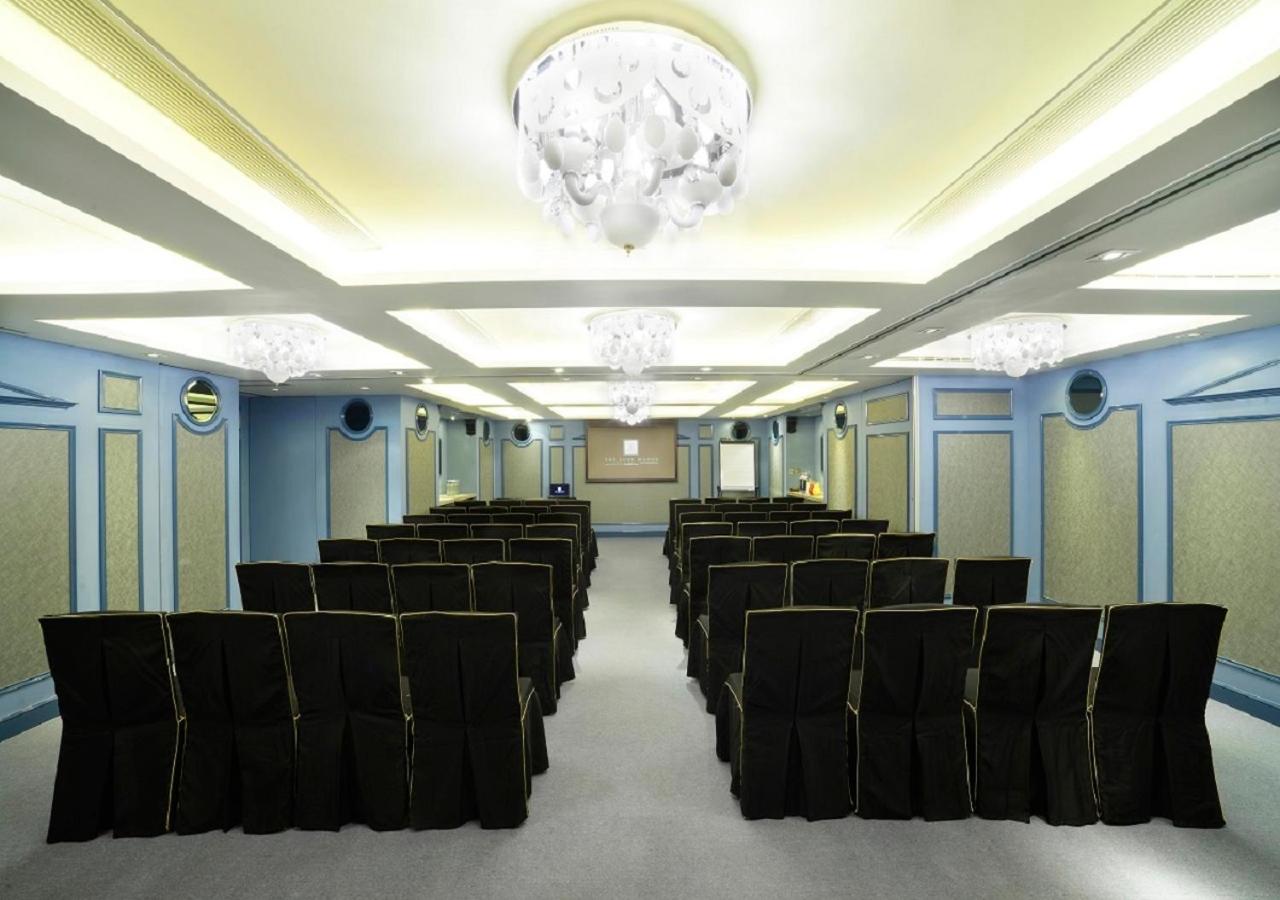 The Luxe Manor