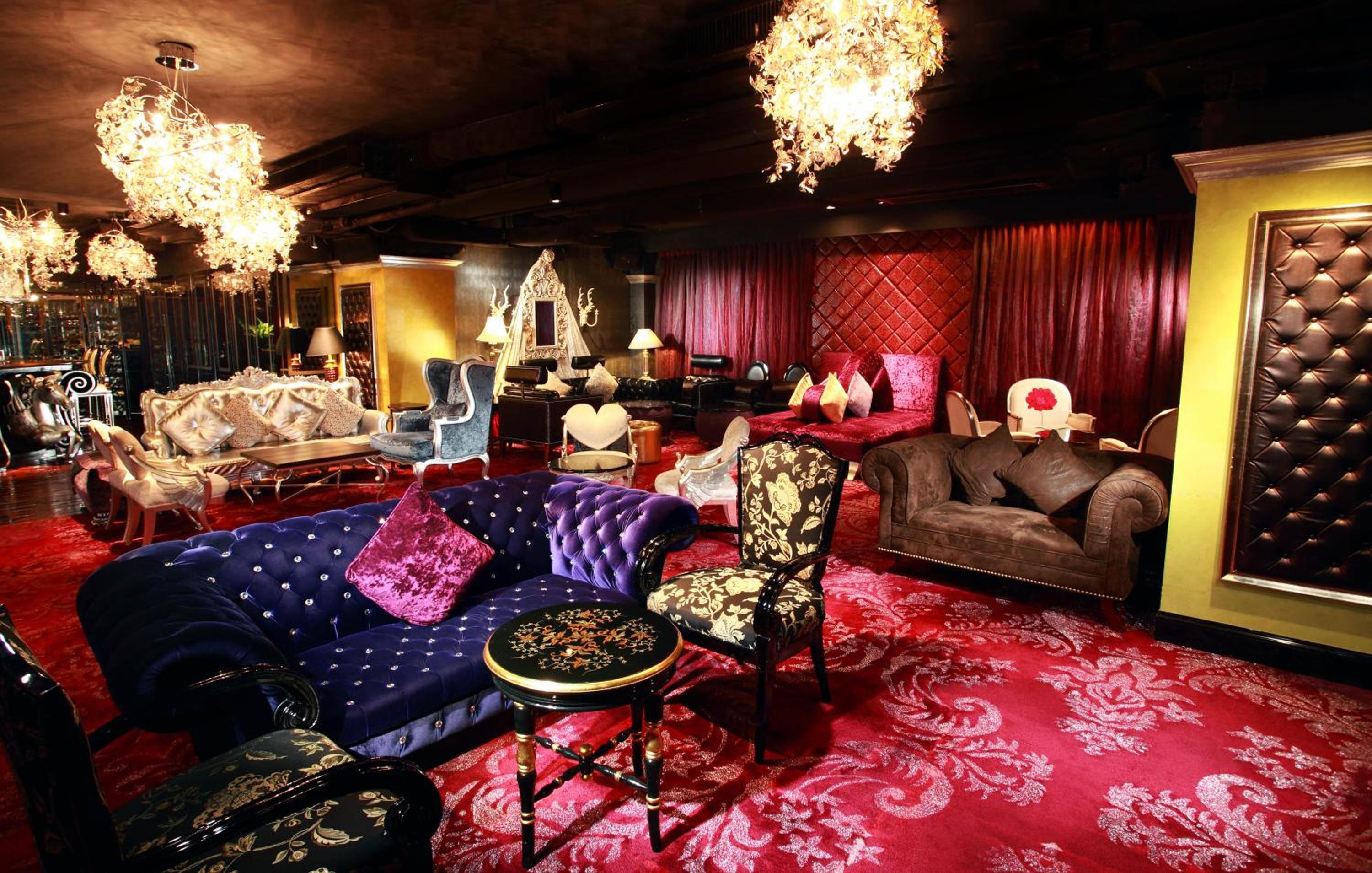 The Luxe Manor