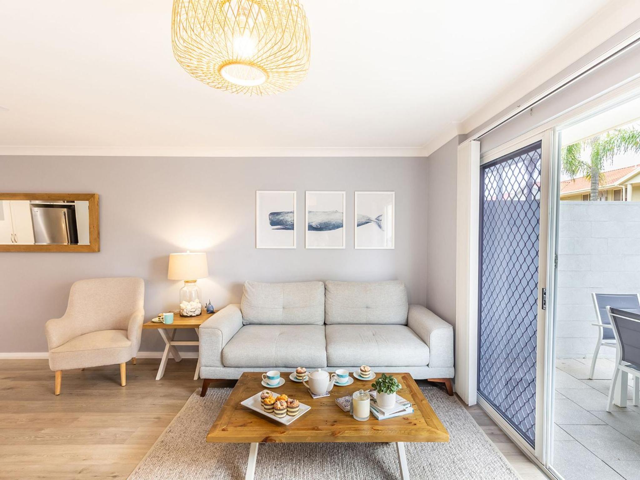 Kristie Court 3, 7 Weatherly Close with air con and close to the beach