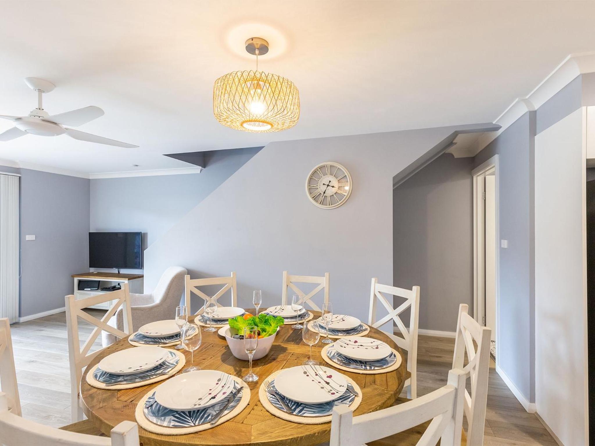 Kristie Court 3, 7 Weatherly Close with air con and close to the beach