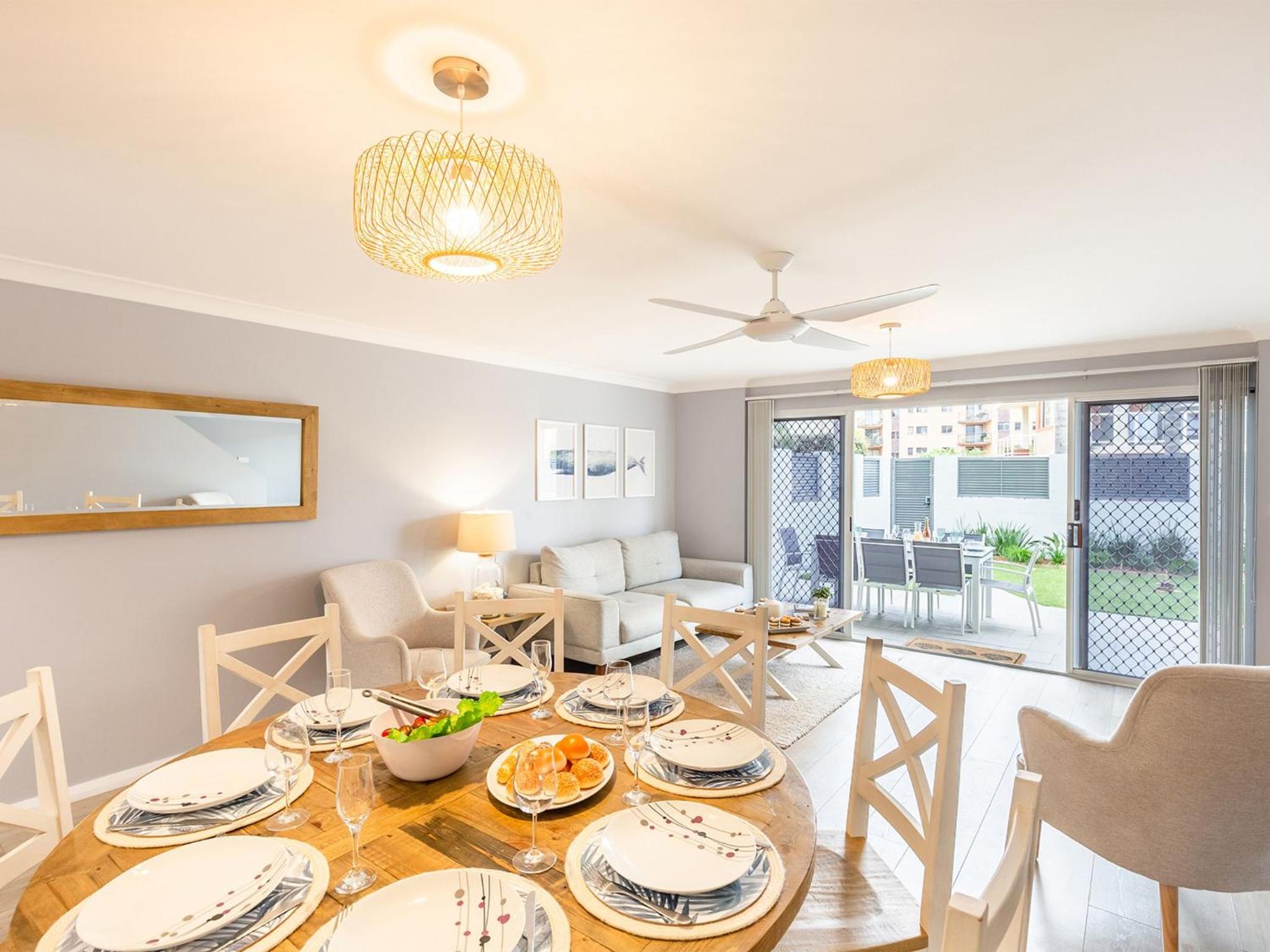 Kristie Court 3, 7 Weatherly Close with air con and close to the beach