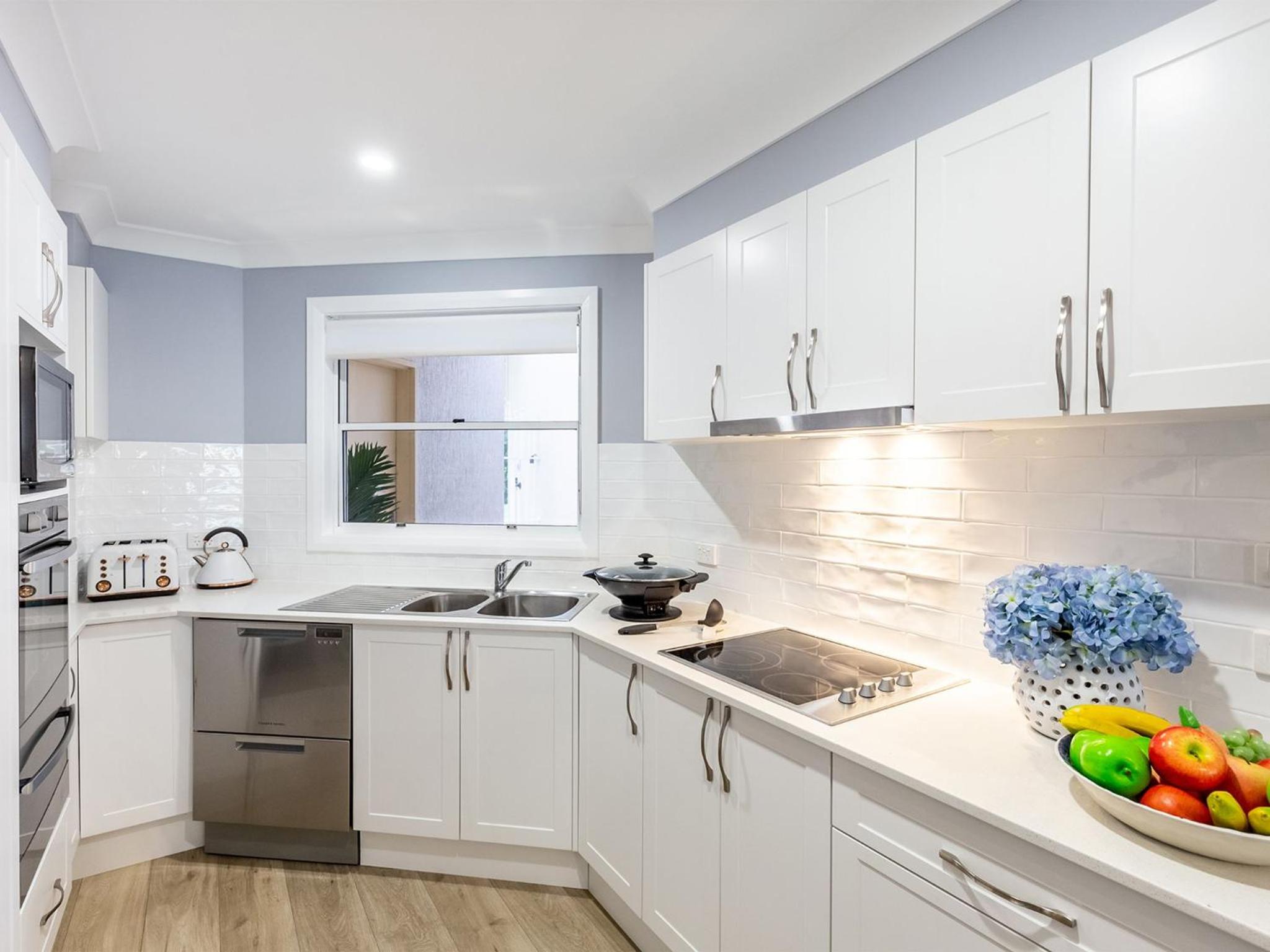Kristie Court 3, 7 Weatherly Close with air con and close to the beach