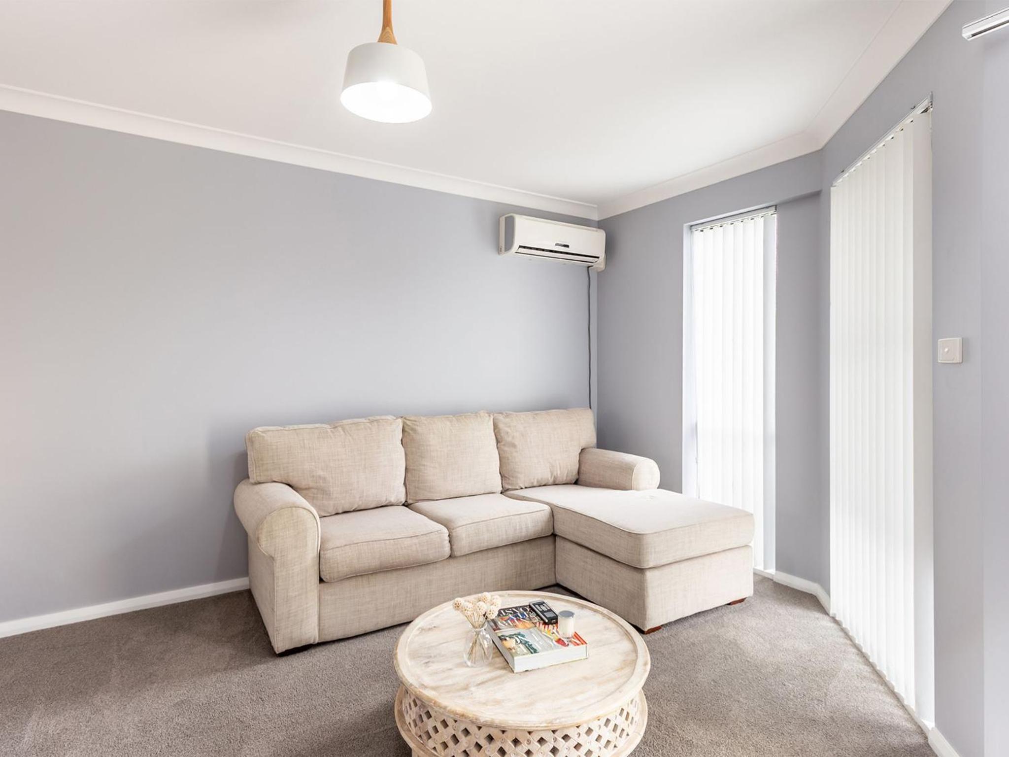 Kristie Court 3, 7 Weatherly Close with air con and close to the beach