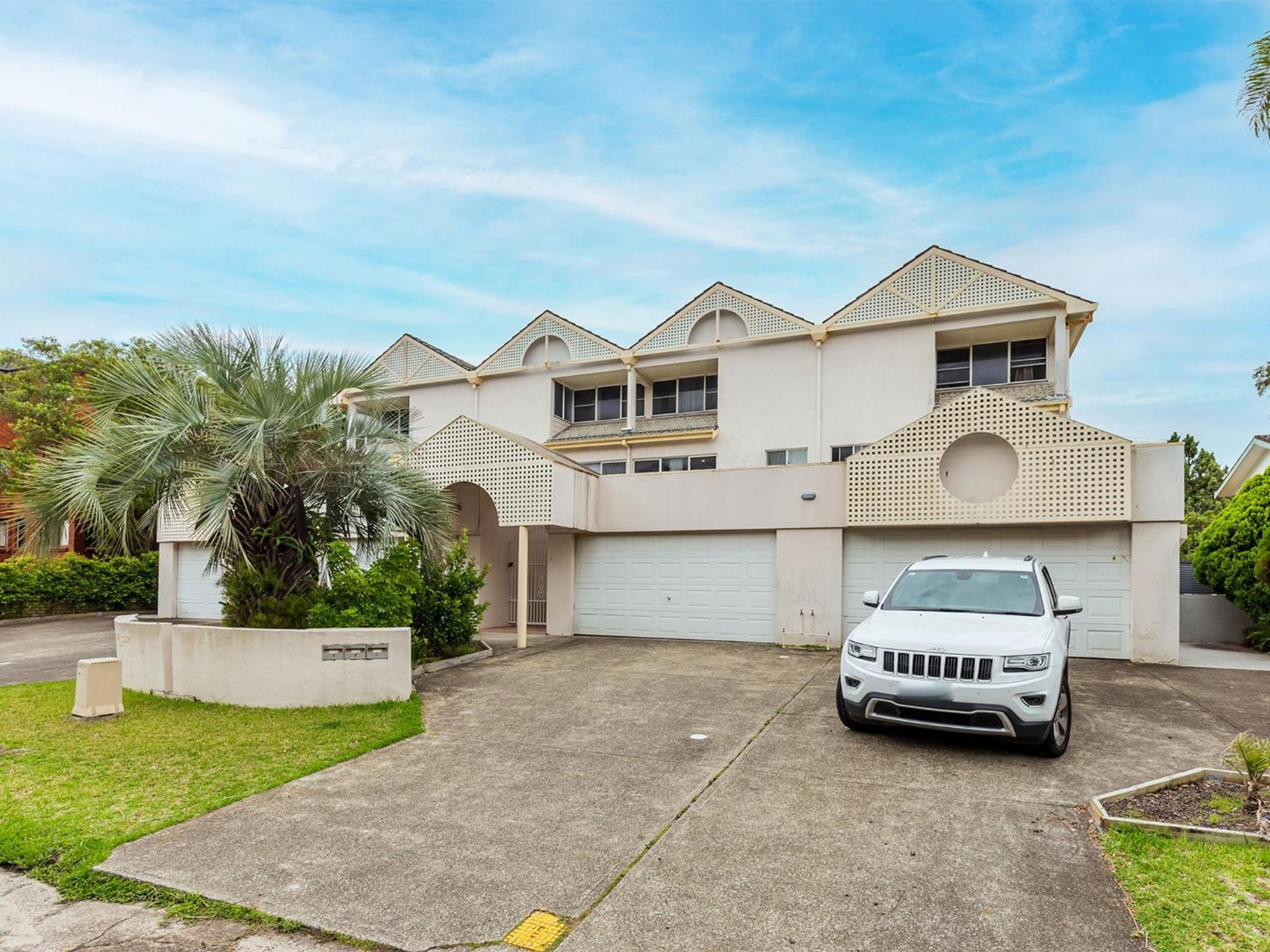 Kristie Court 3, 7 Weatherly Close with air con and close to the beach
