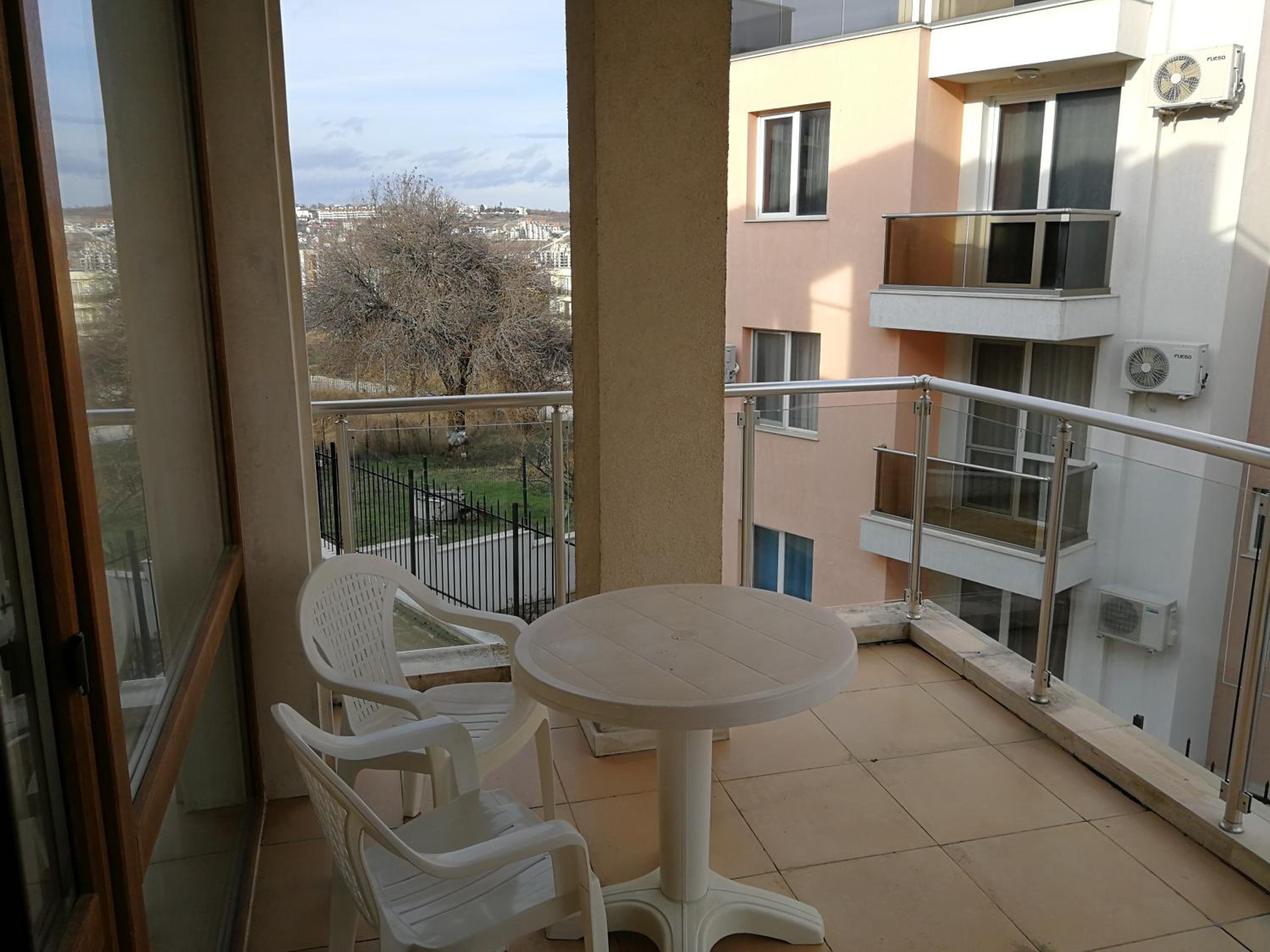 Photo 12
