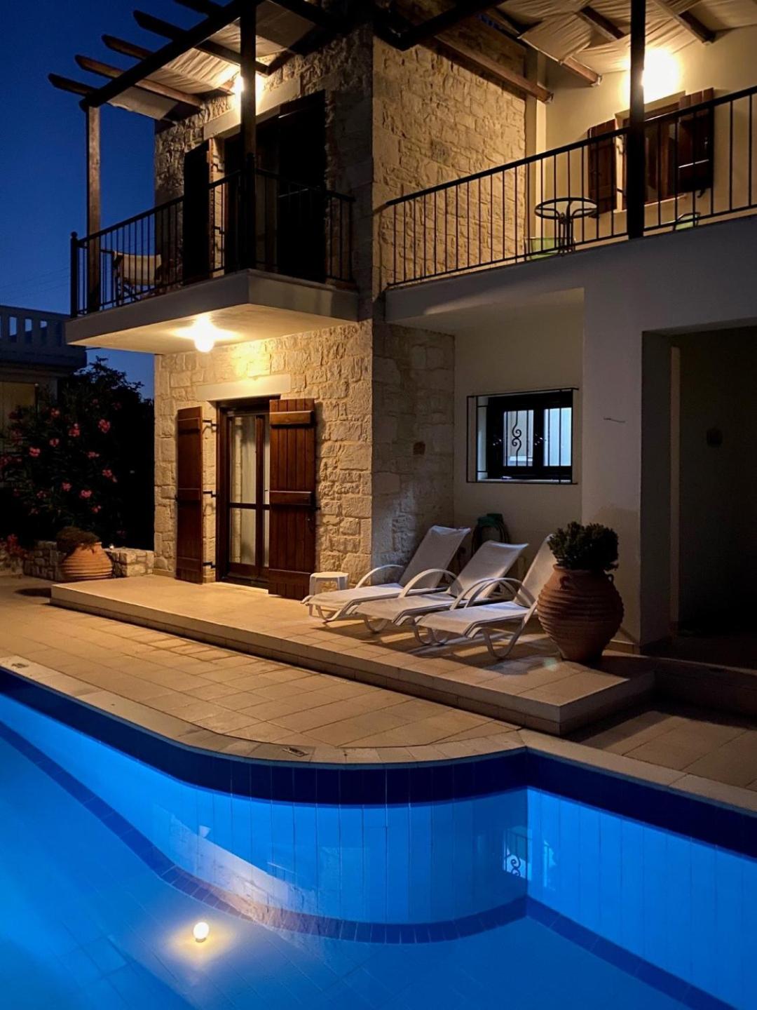 Villa Darmarohori Homeleader view 3