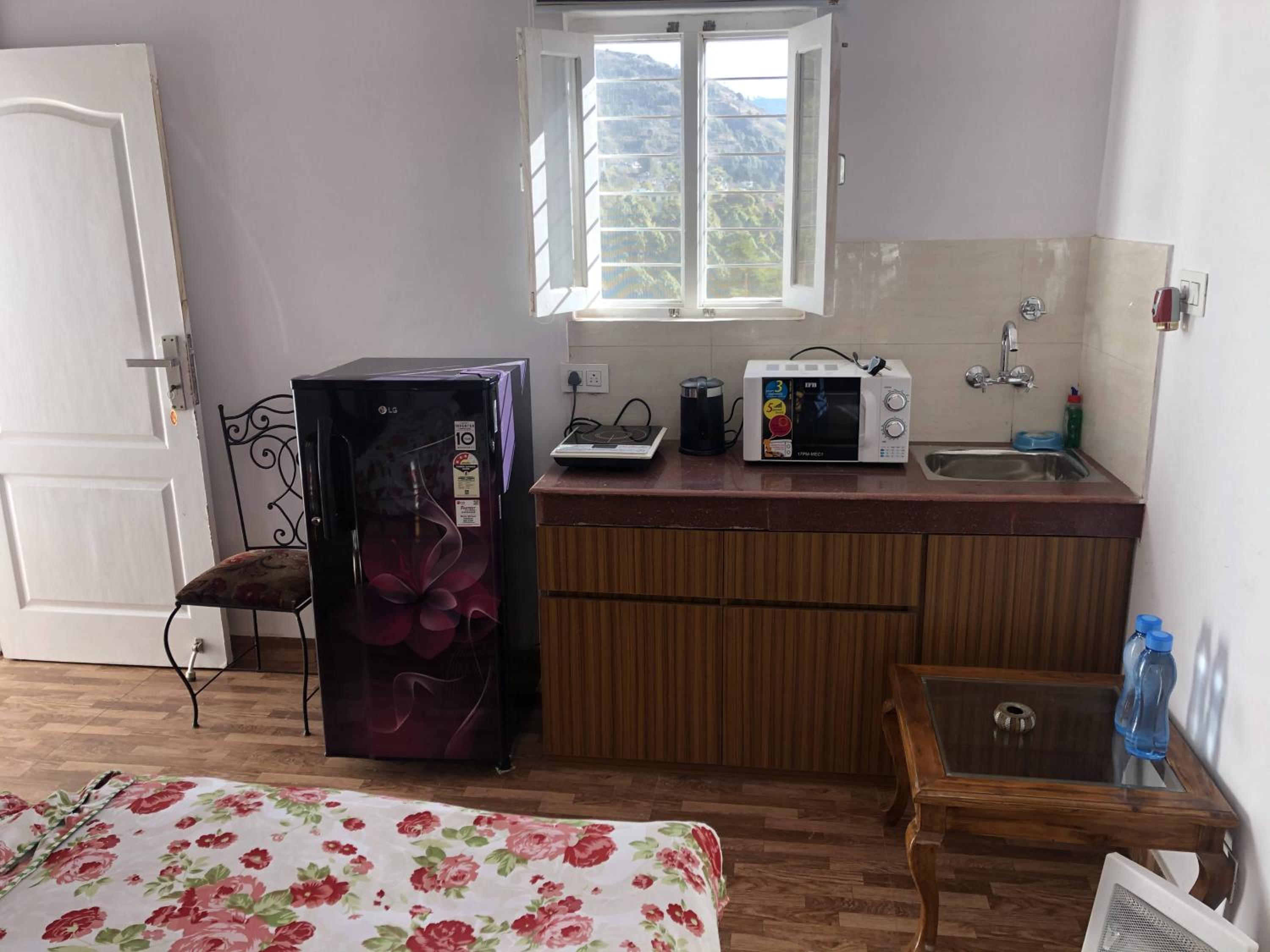 White house in Nainital view 3