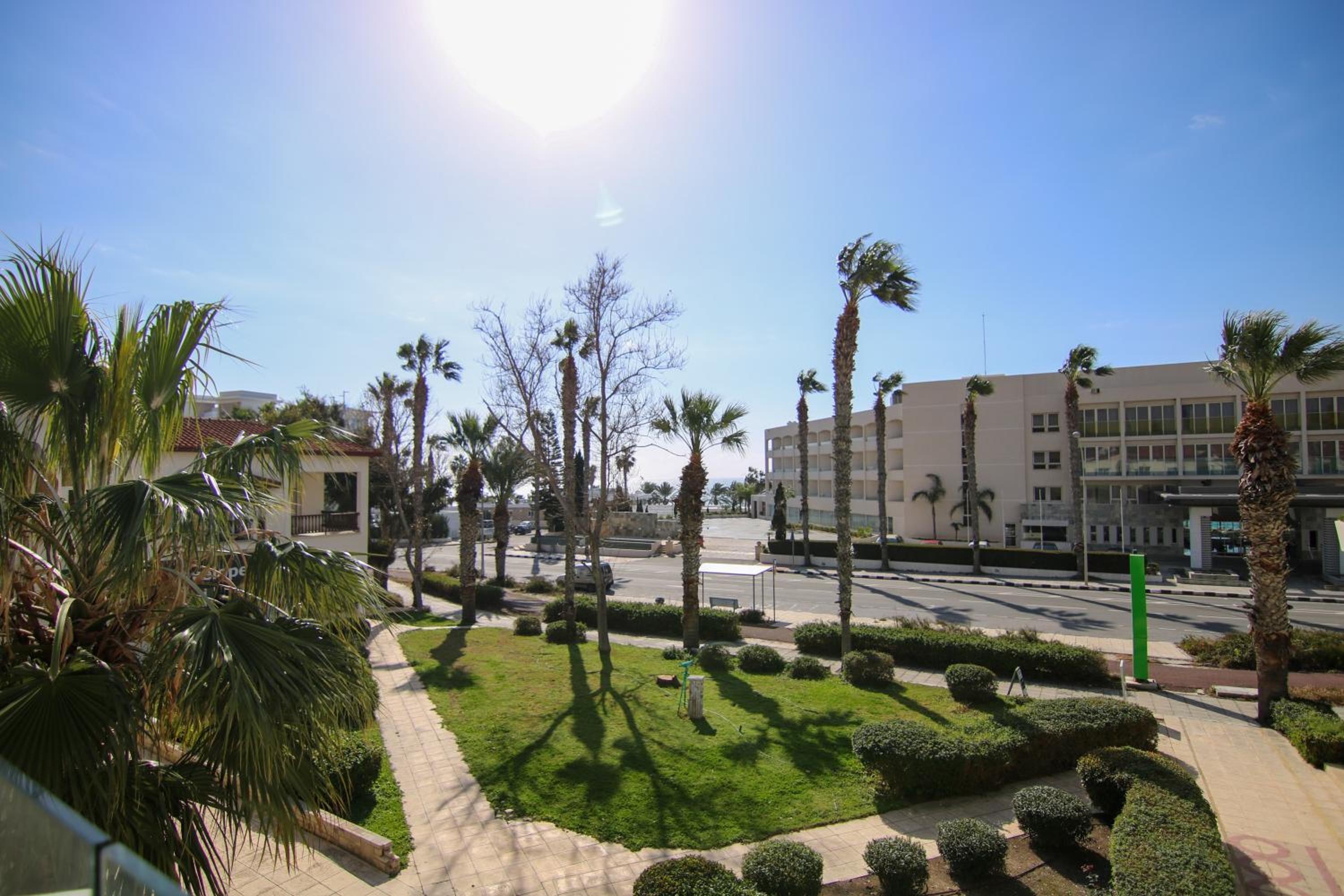 Phaedrus Living: Seaside Modern Flat Limnaria 123