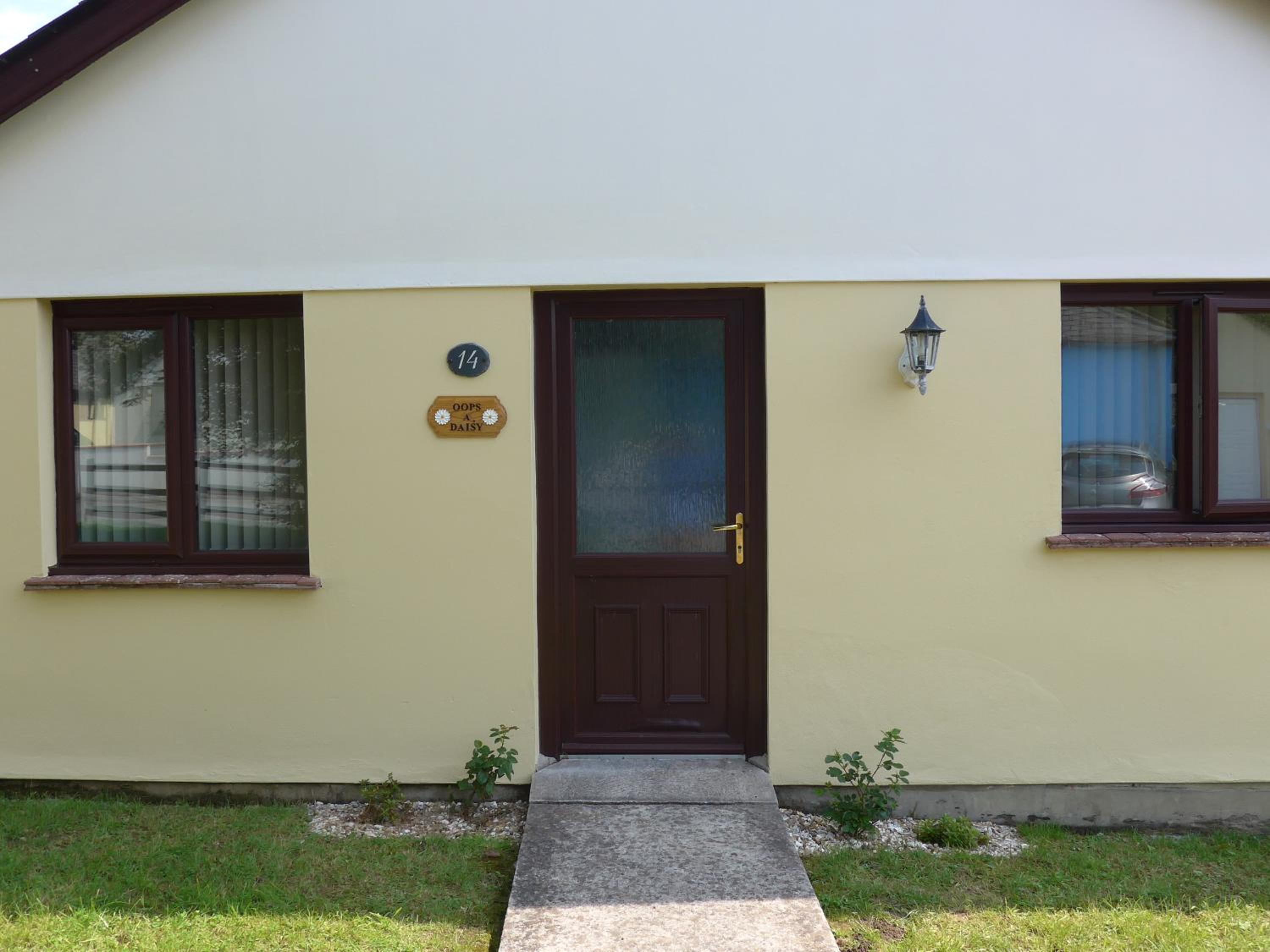 Parkland 14 is a detached premier 3 bedroom bungalow sleeping 6 view 2