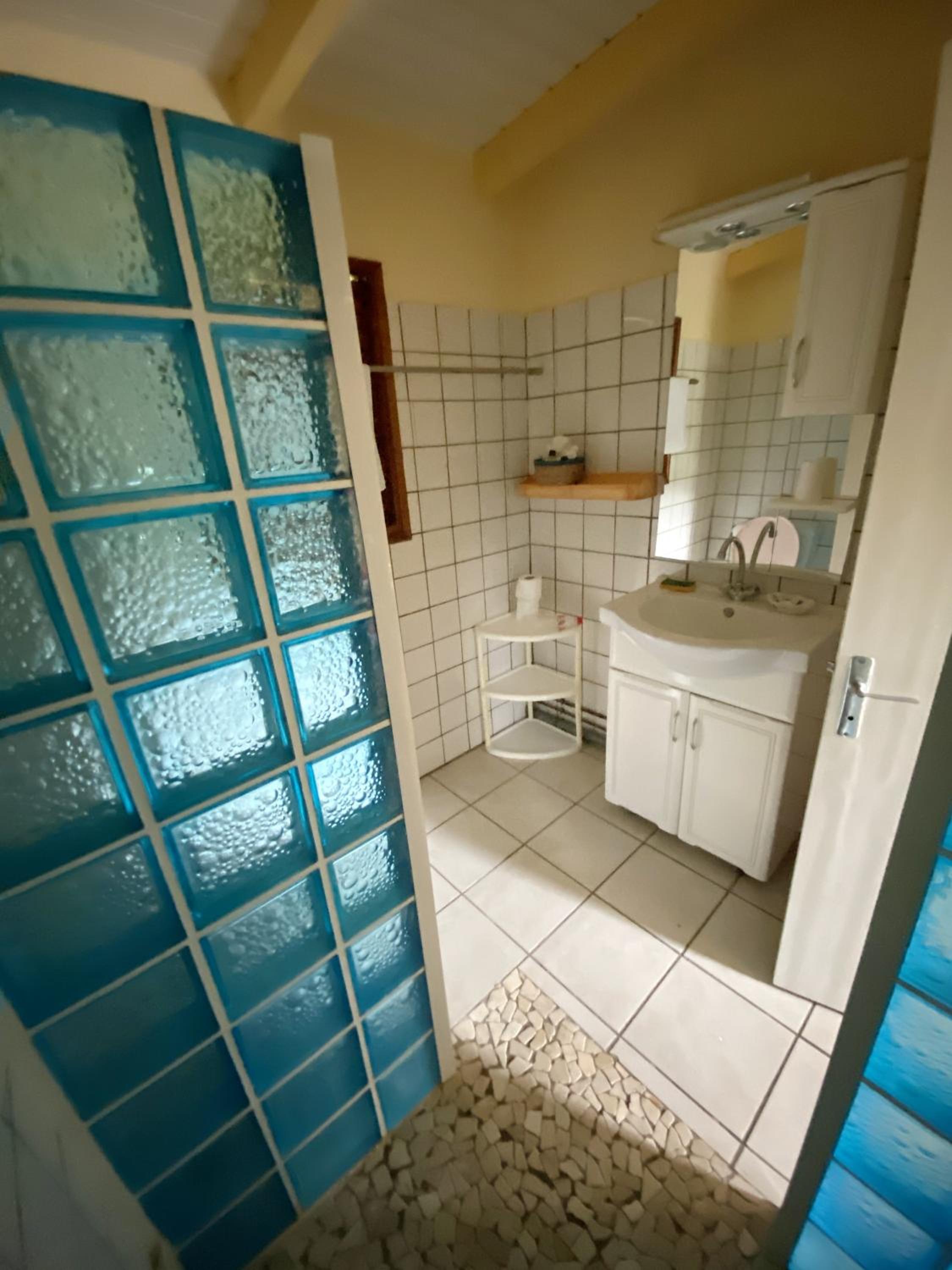 Appartement lumineux à Pointe-Noire avec piscine partagée view 3