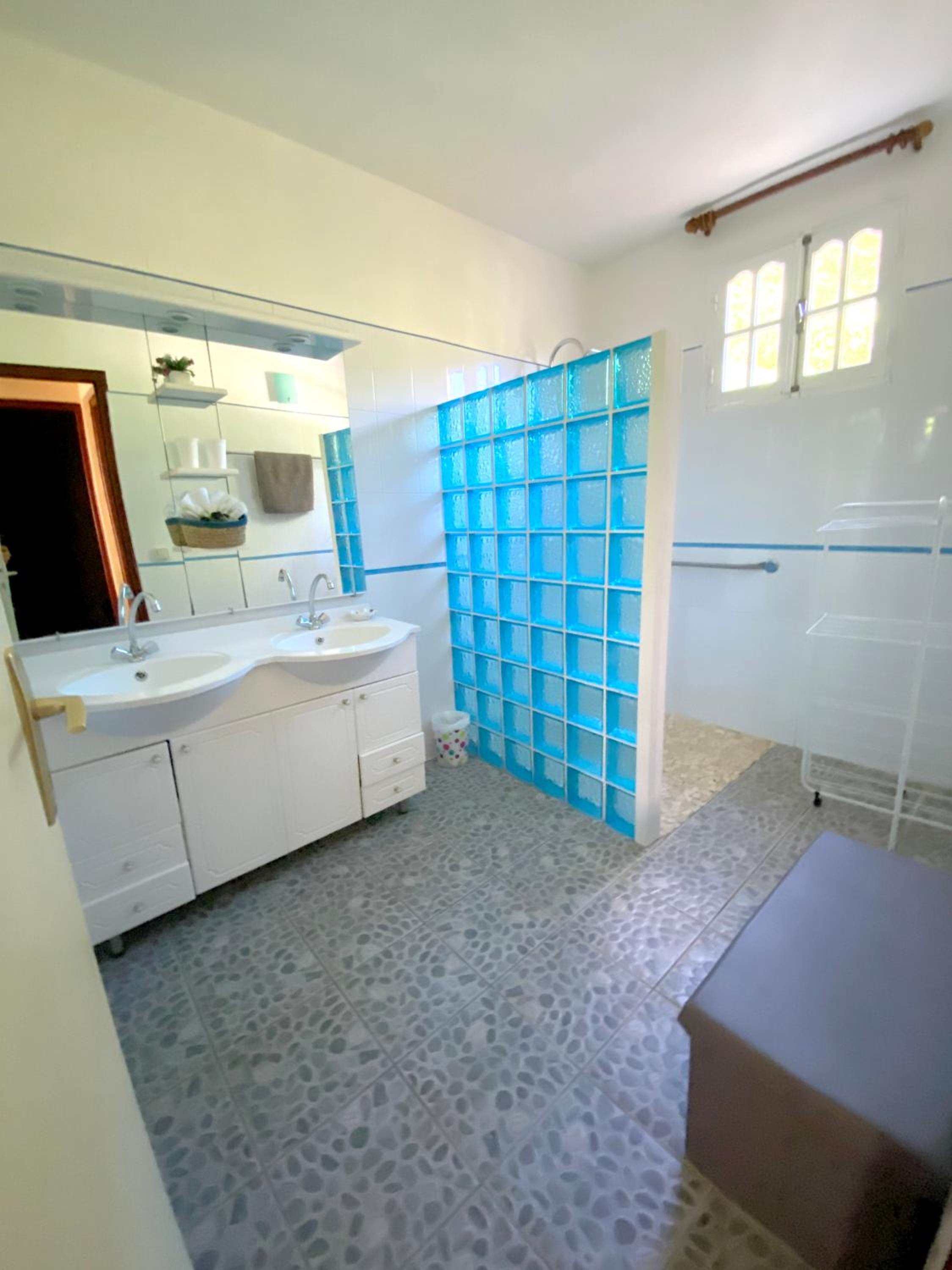 Appartement charmant à Pointe-Noire - Piscine et Jacuzzi - 54 m²