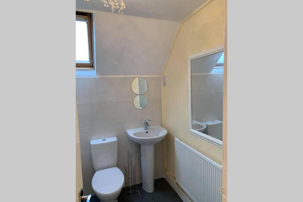 New Forest Spacious 2 bed flat view 3