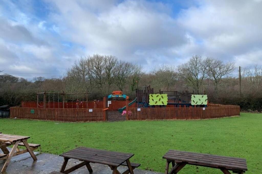 New Forest Spacious 2 bed flat view 5