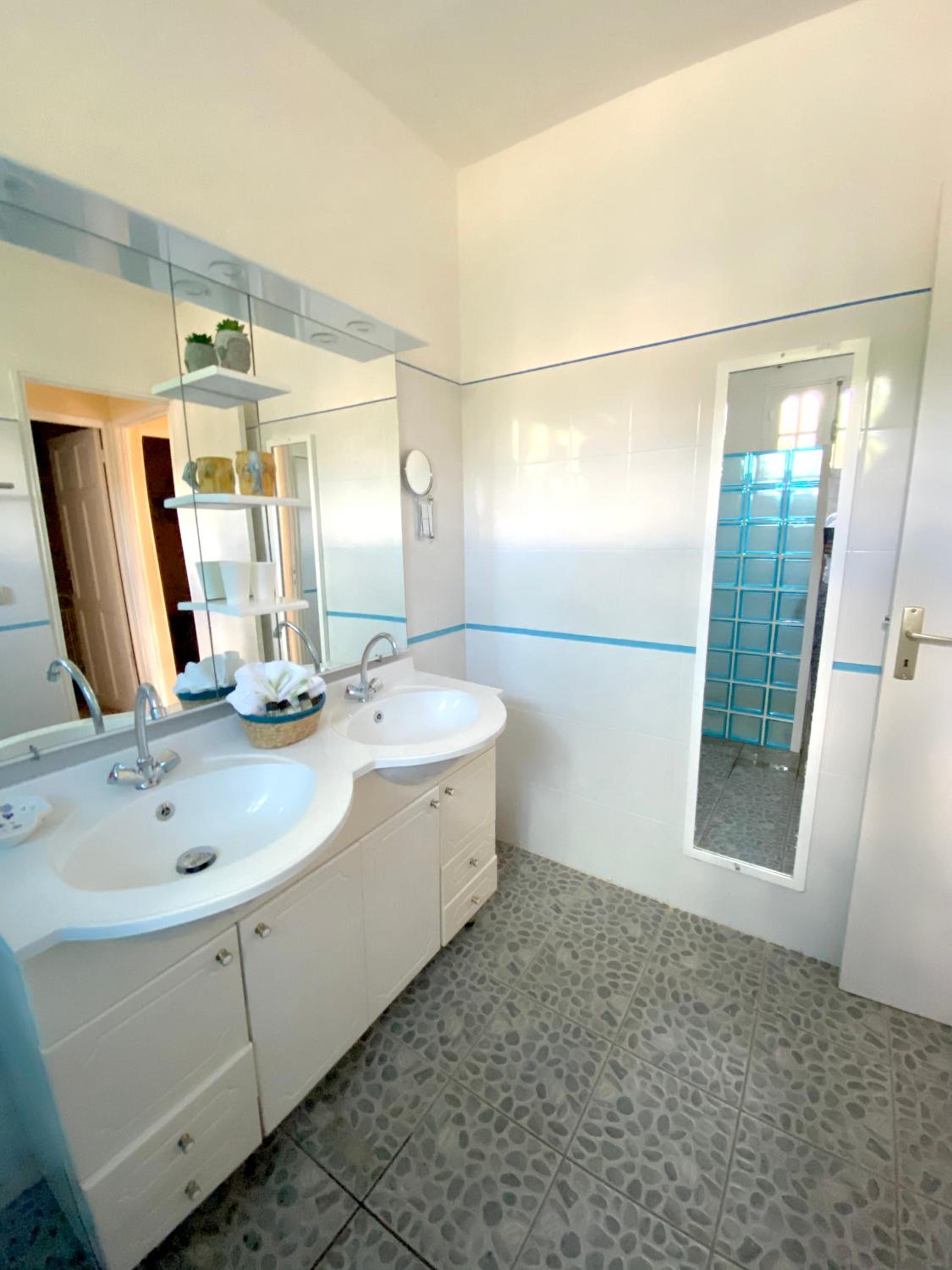 Appartement Confort Pointe-Noire + Piscine view 4