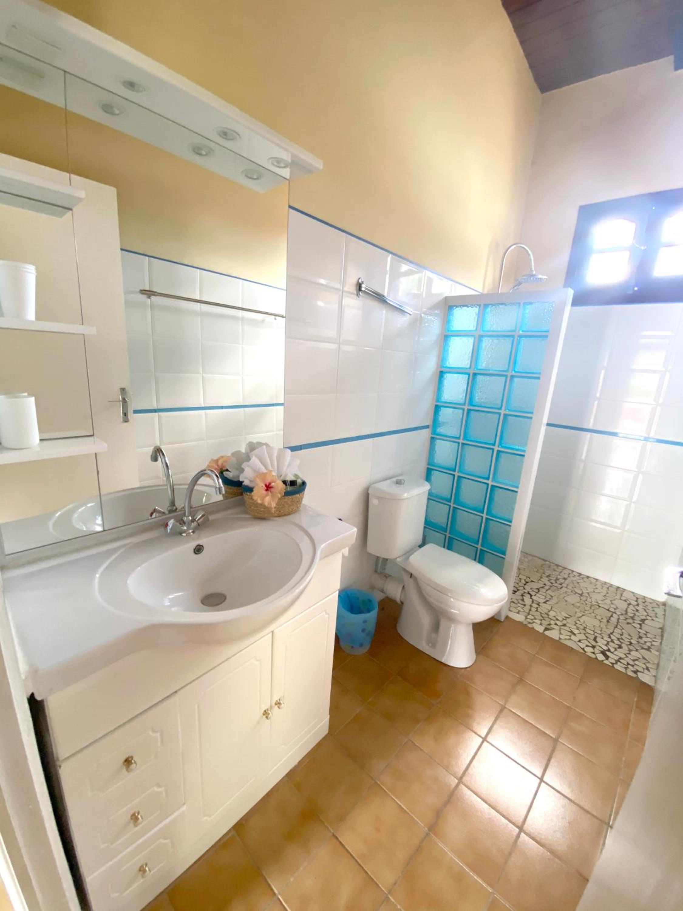 Appartement moderne à Pointe-Noire - 36 m² - Piscine & Jacuzzi view 3