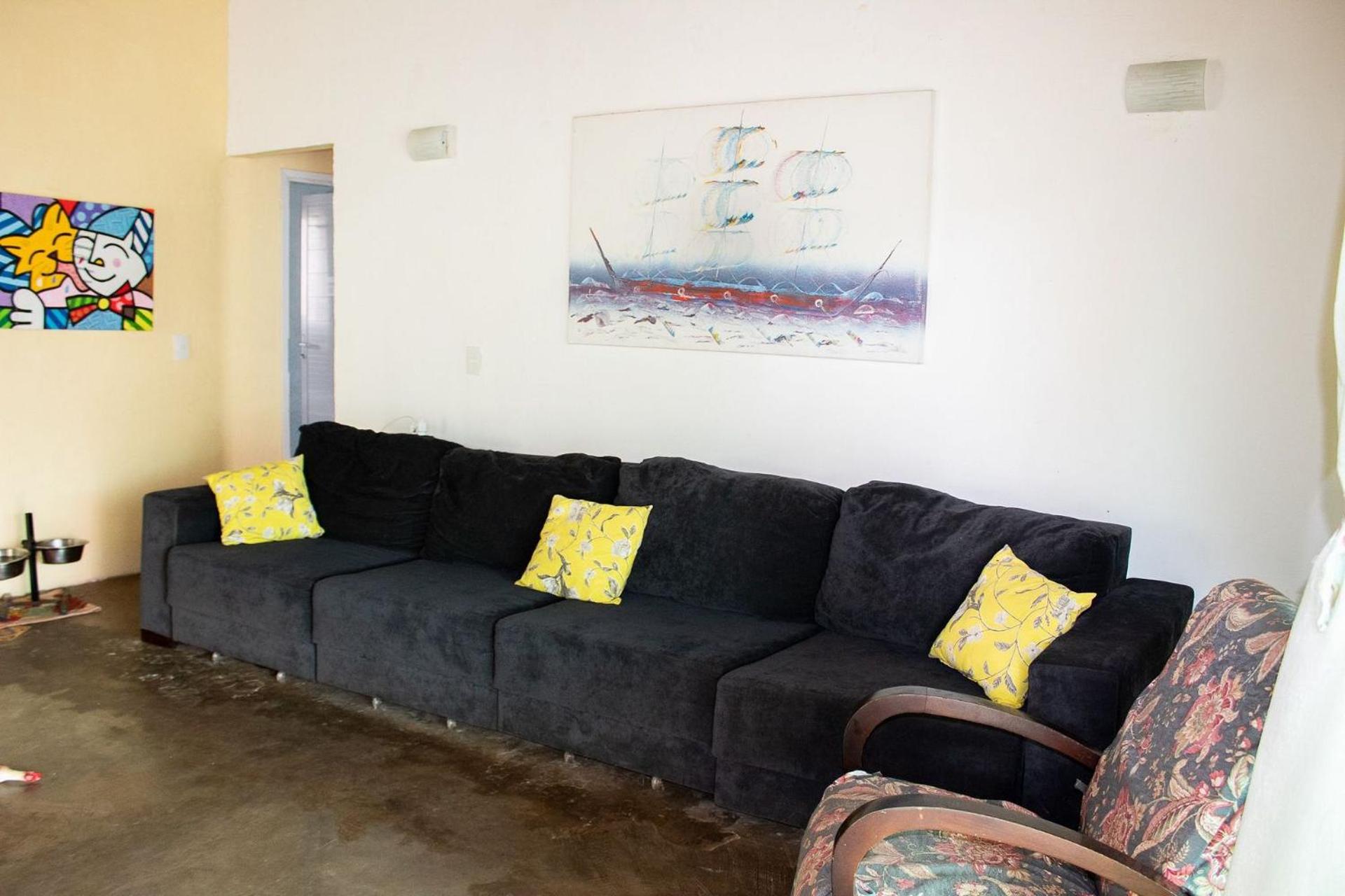 P004 - Casa com 3 dormitórios, churrasqueira e apenas 150m da praia