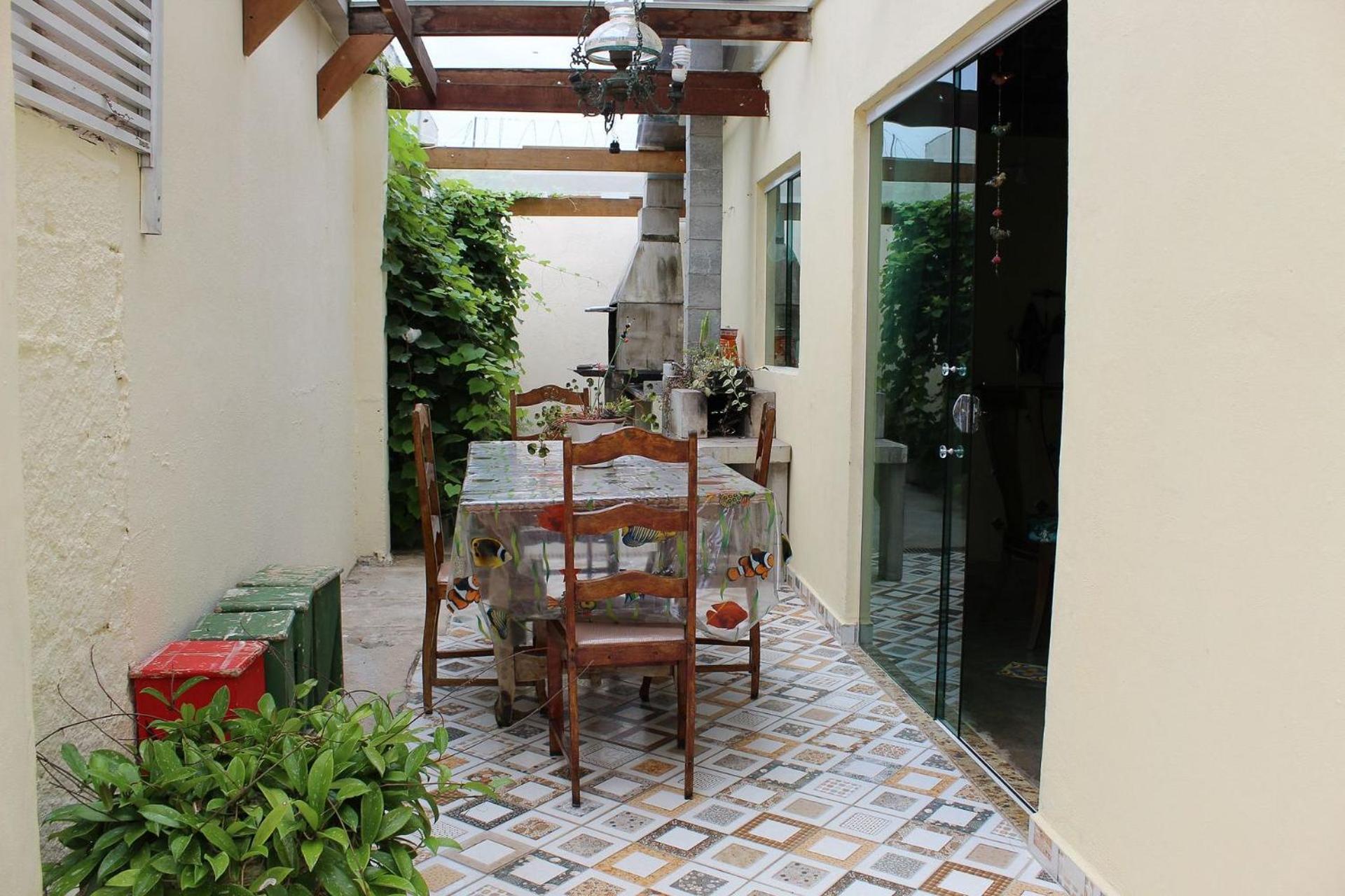P004 - Casa com 3 dormitórios, churrasqueira e apenas 150m da praia