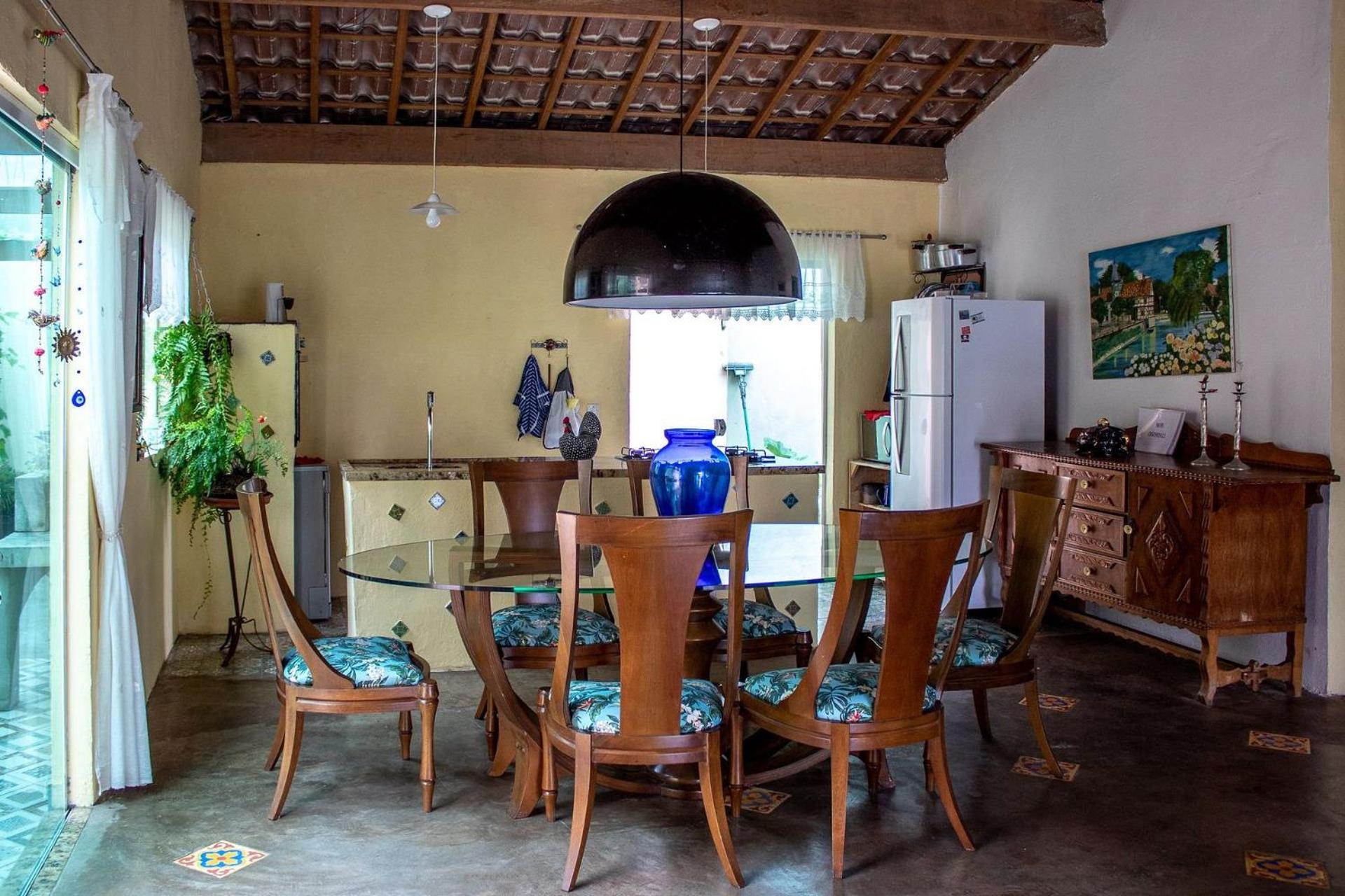 P004 - Casa com 3 dormitórios, churrasqueira e apenas 150m da praia