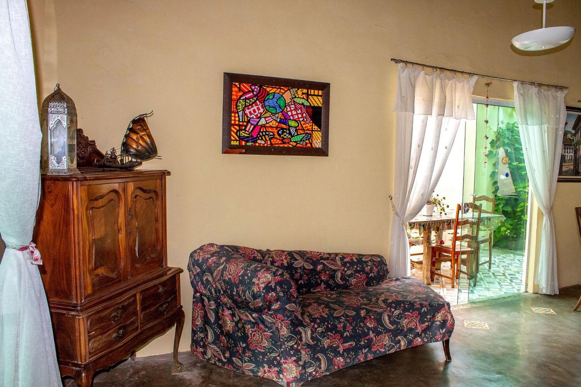 P004 - Casa com 3 dormitórios, churrasqueira e apenas 150m da praia