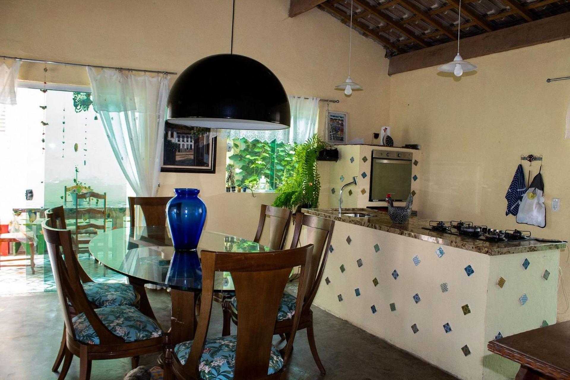 P004 - Casa com 3 dormitórios, churrasqueira e apenas 150m da praia