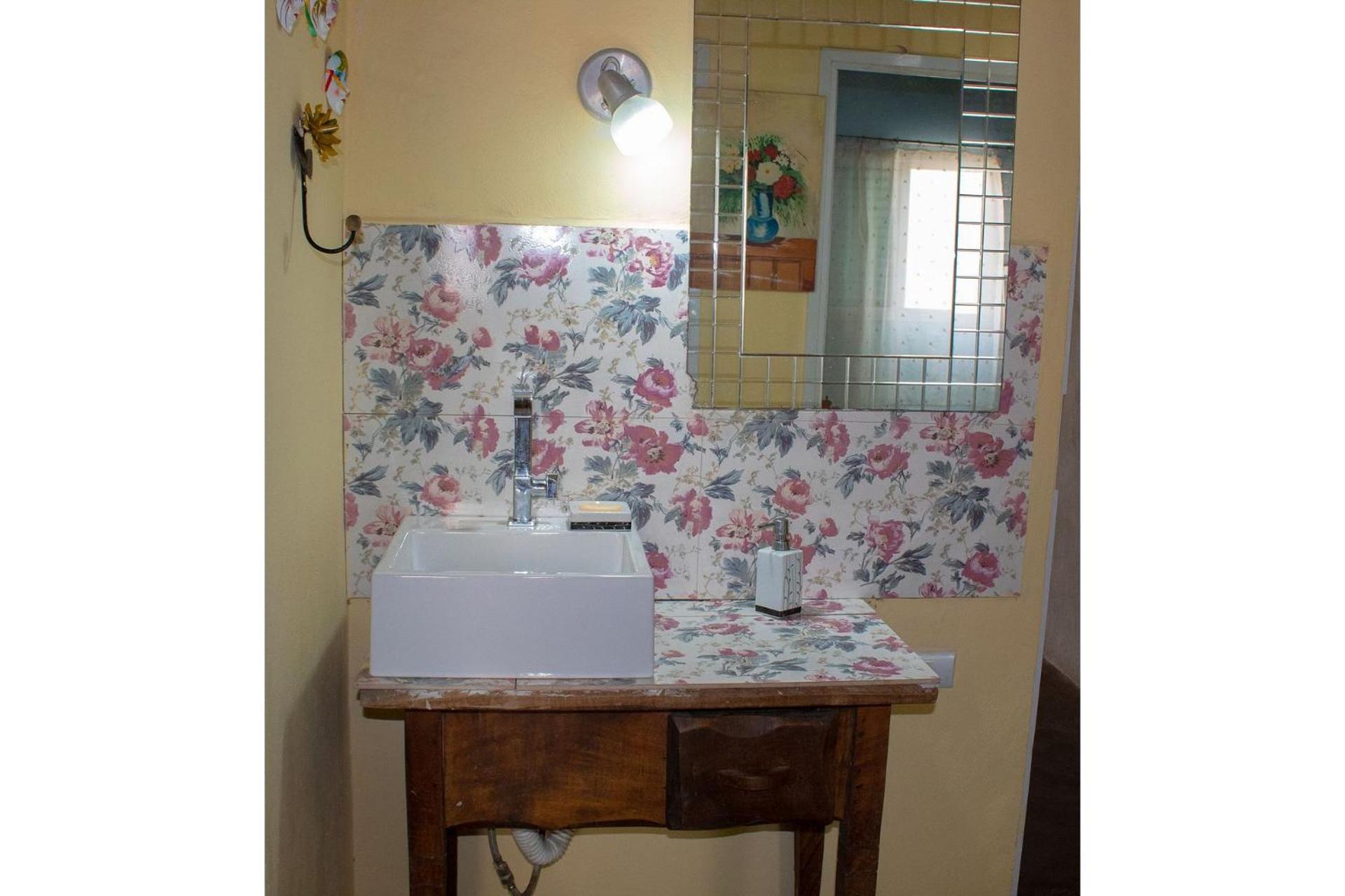 P004 - Casa com 3 dormitórios, churrasqueira e apenas 150m da praia