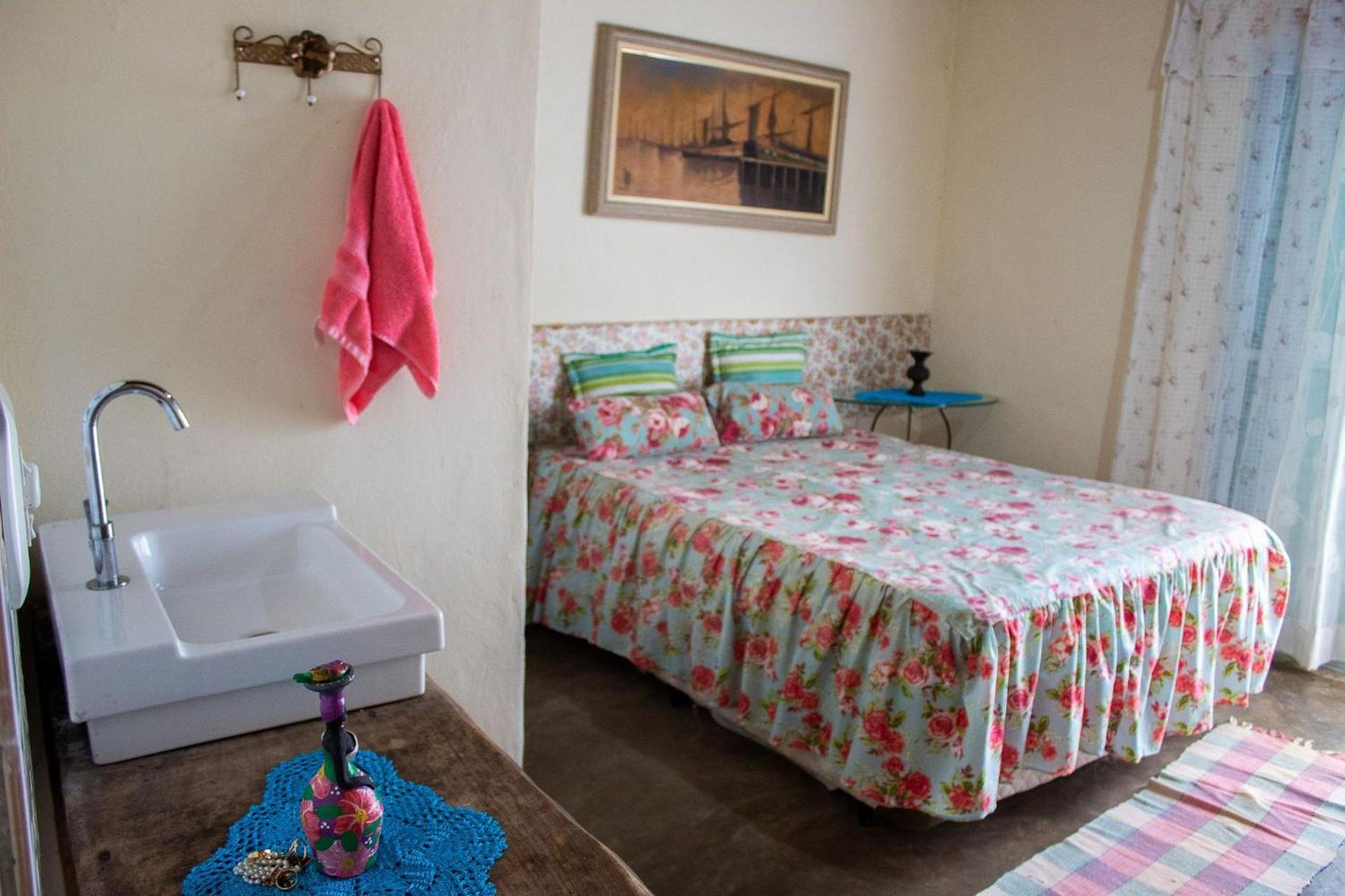 P004 - Casa com 3 dormitórios, churrasqueira e apenas 150m da praia