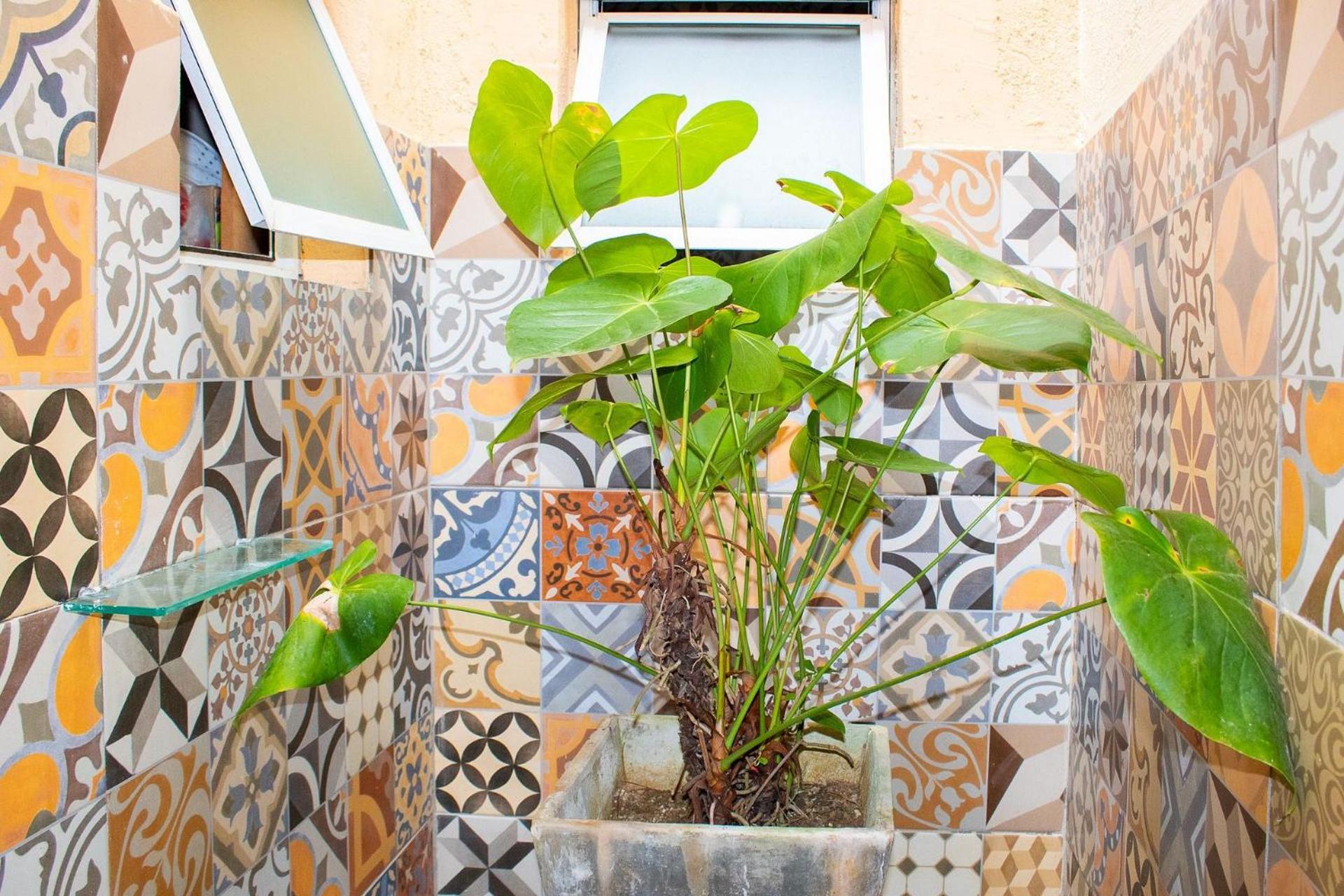 P004 - Casa com 3 dormitórios, churrasqueira e apenas 150m da praia