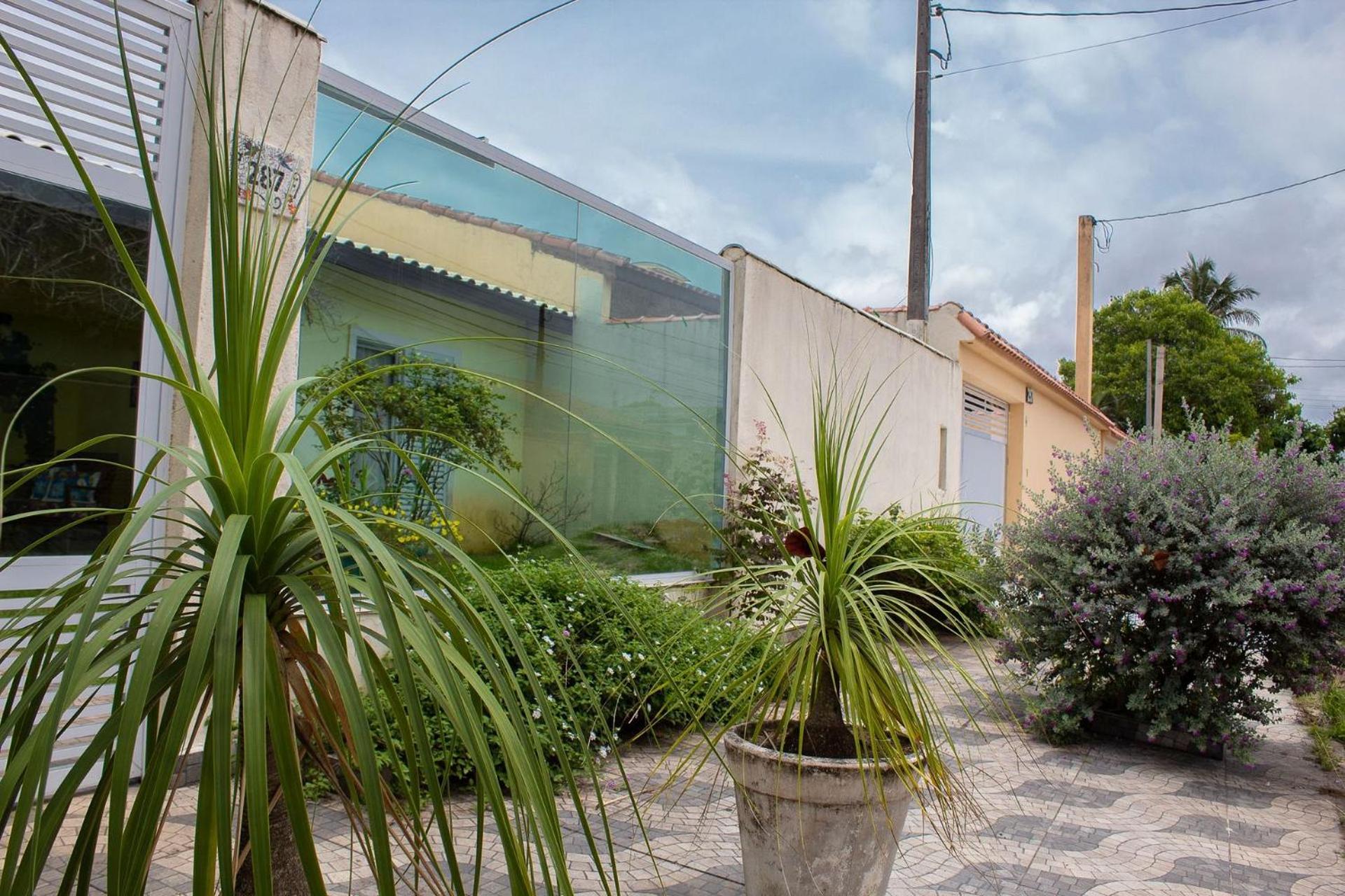 P004 - Casa com 3 dormitórios, churrasqueira e apenas 150m da praia