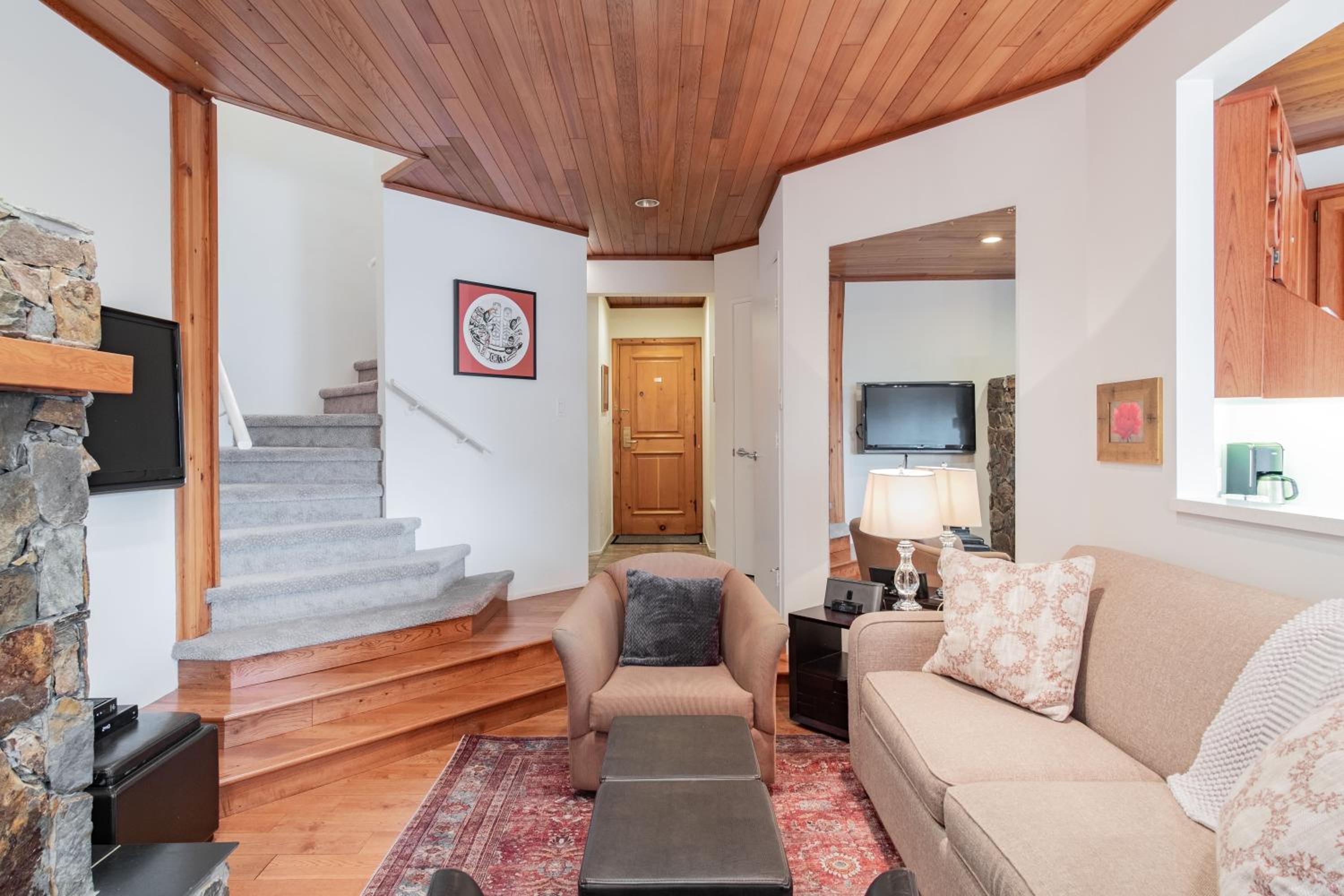 Hotel Rainbow by Outpost Whistler - Image 1