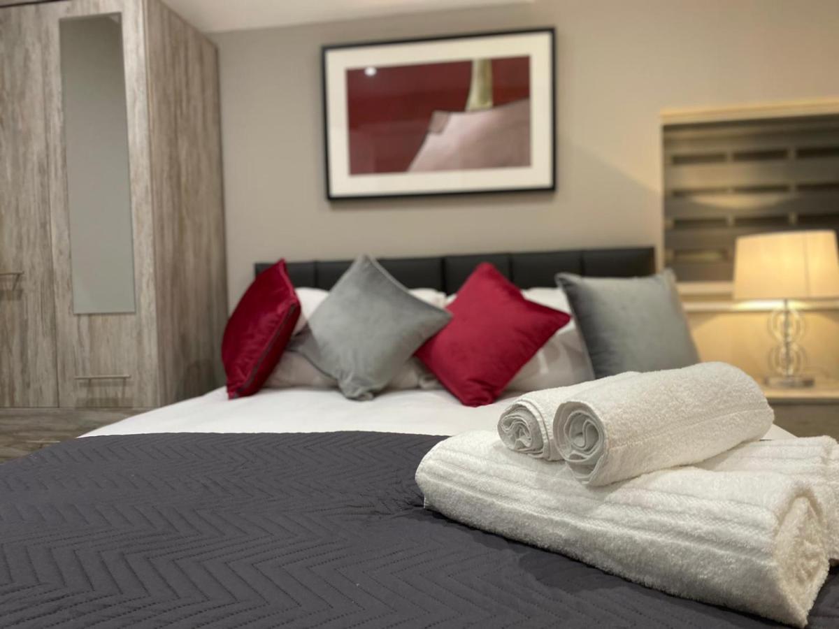 Amazing CENTRAL High Street Self contained Apartments by SYL view 5