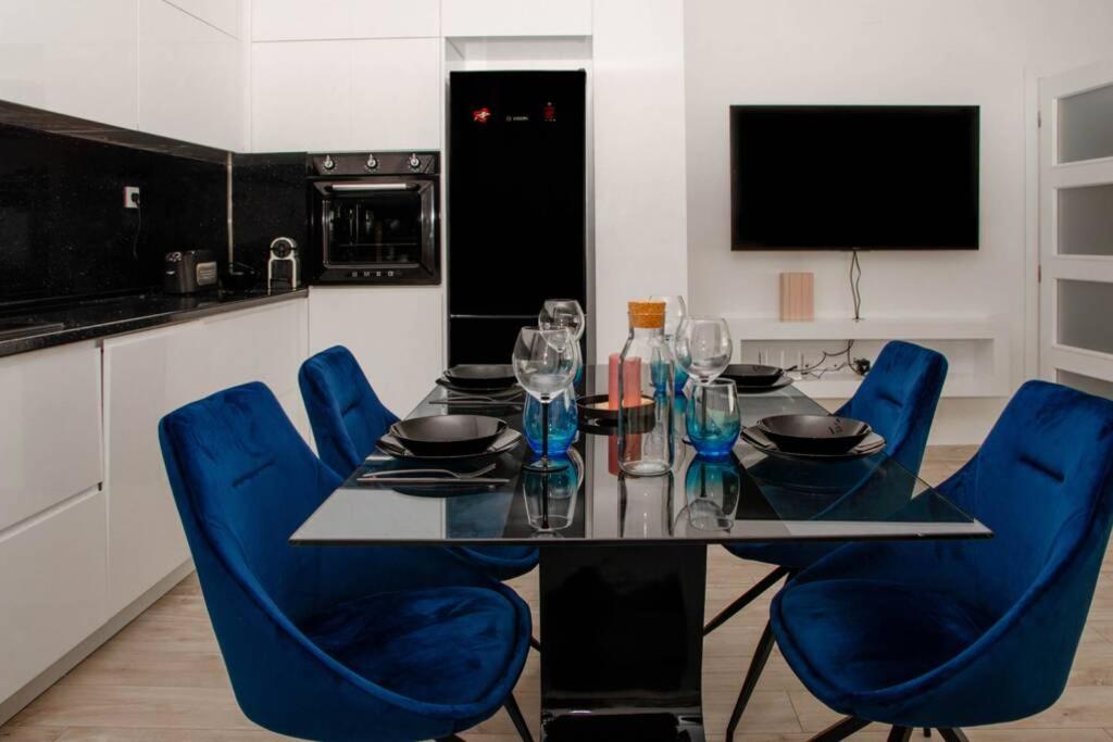 Super luxurious & spacious designer apartment.