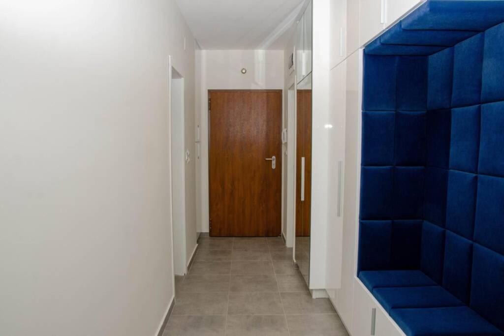 Super luxurious & spacious designer apartment.