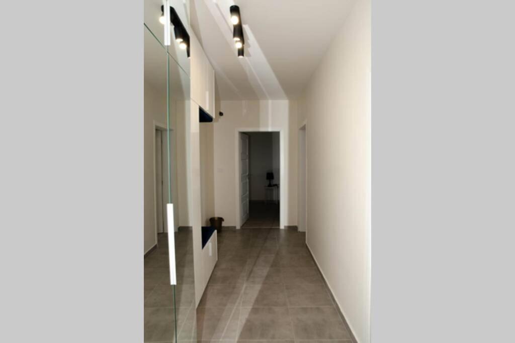Super luxurious & spacious designer apartment.