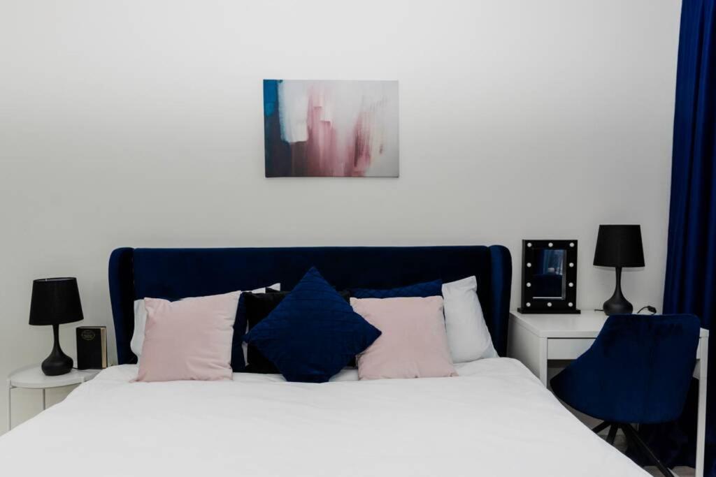 Super luxurious & spacious designer apartment.