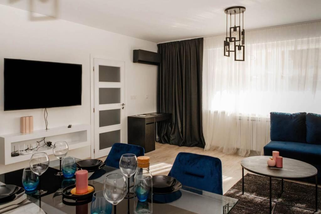 Super luxurious & spacious designer apartment.