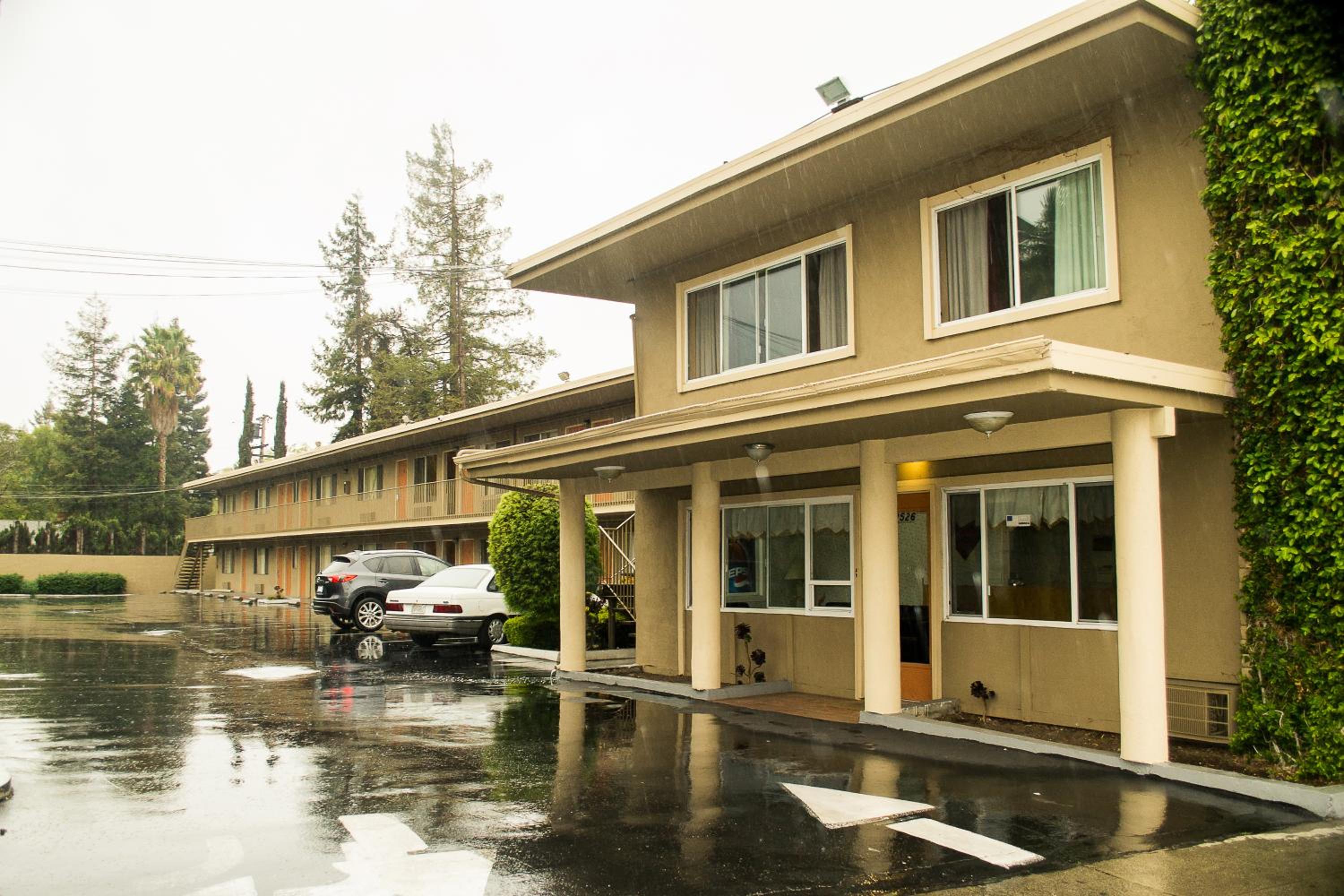 Budget Inn Redwood City view 2