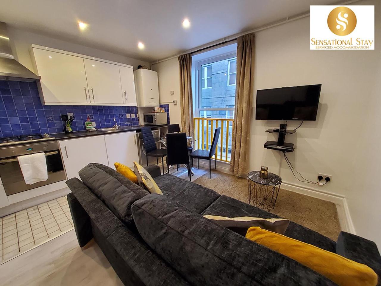 1 & 3 Bedroom Apt by Sensational Stay Serviced Accommodation - Adelphi Suites view 4