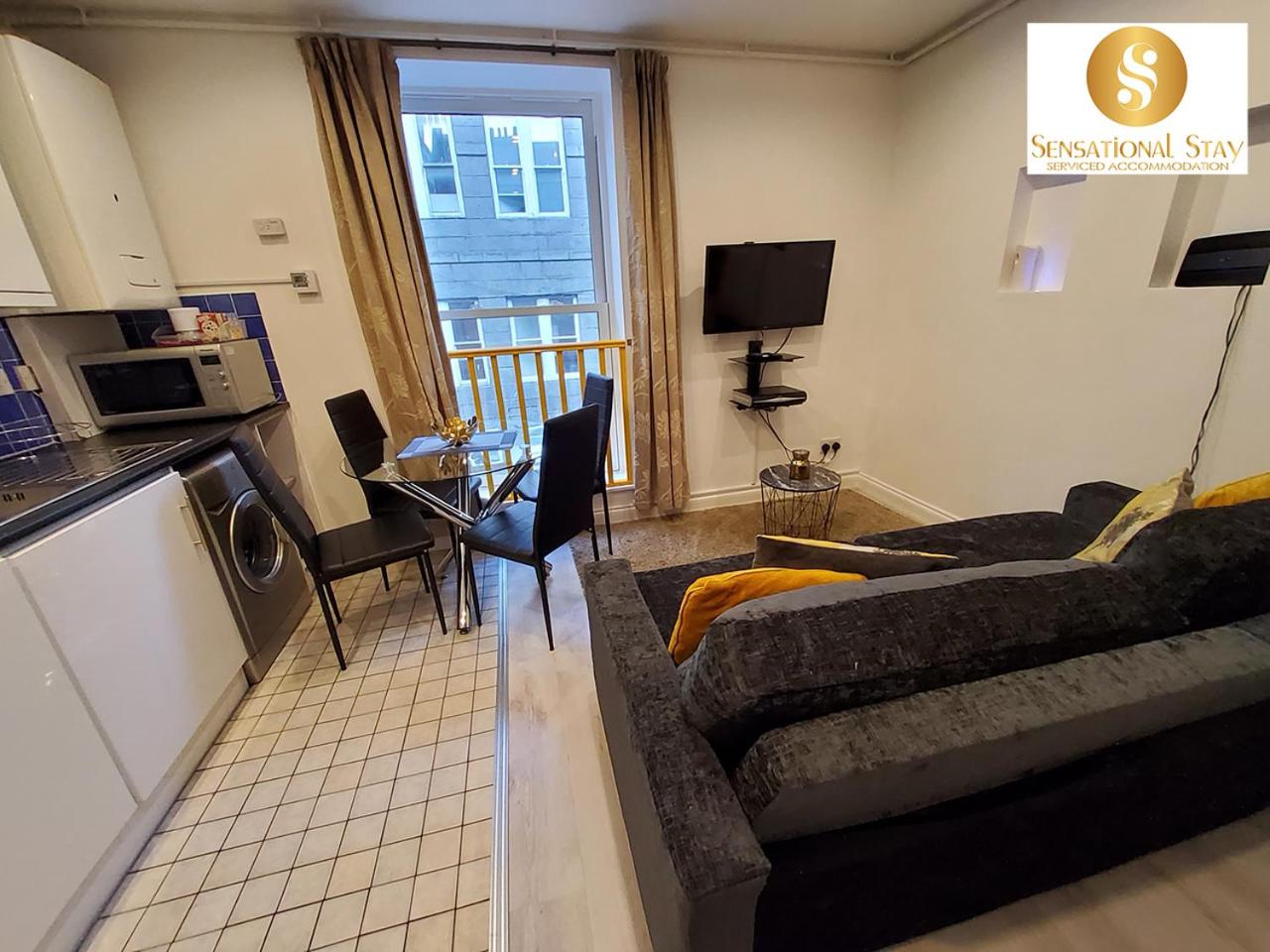 1 & 3 Bedroom Apt by Sensational Stay Serviced Accommodation - Adelphi Suites view 3